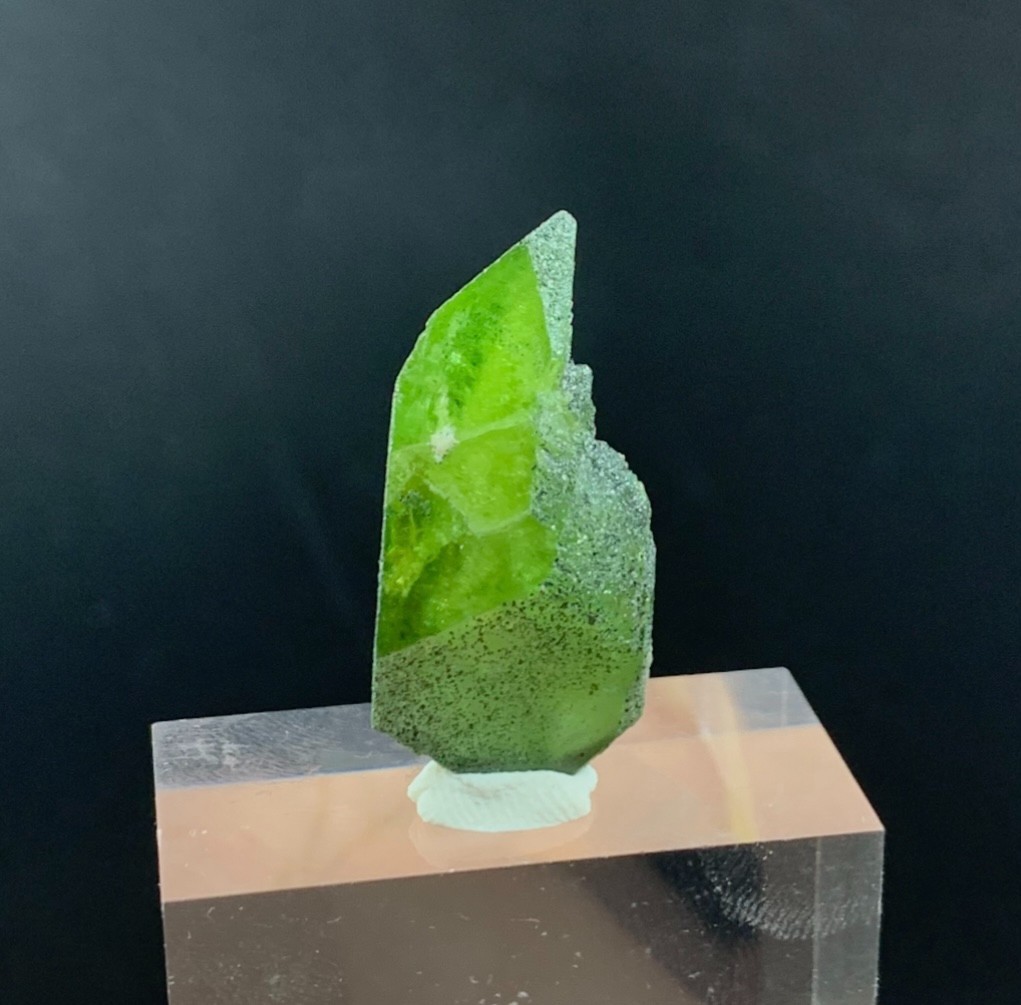 Natural Green Sphene Crystal 32 CT Natural Titanite Crystal From Pakistan
