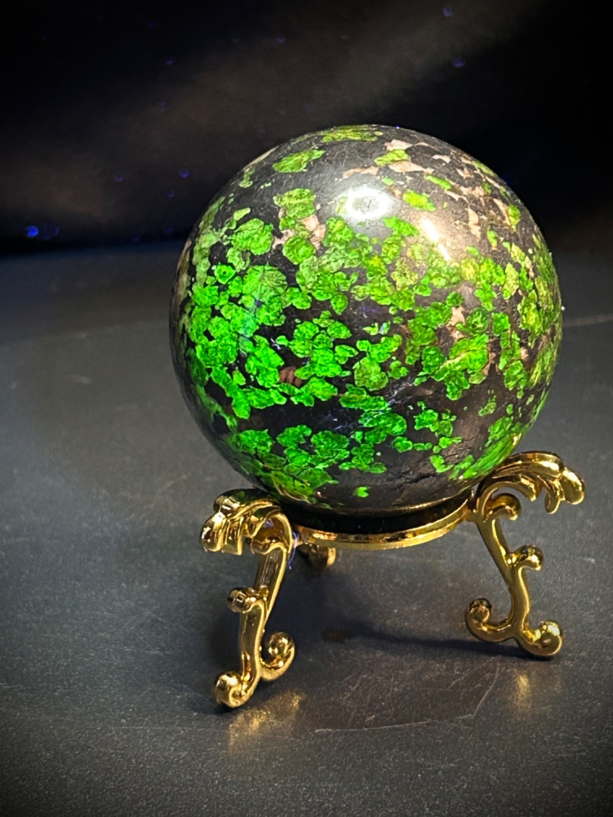 2″ Willemite Sphere With Metal Stand – Amazing UV Reaction 10.5oz (298 grams)