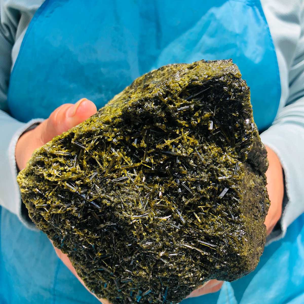 2070g Natural green tourmaline specimen crystal Mineral Specimen Healing