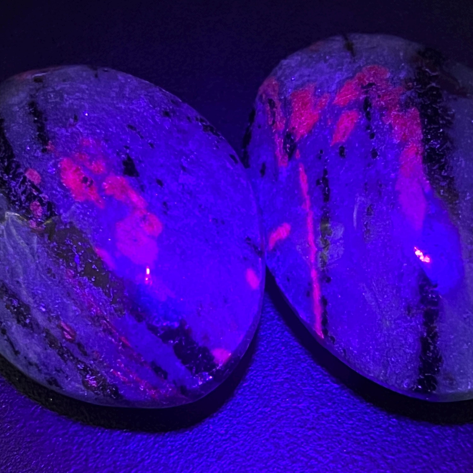 Ruby Zoisite Anyolite Crystal Palm Stones (UV Reactive) Bulk Wholesale Lot