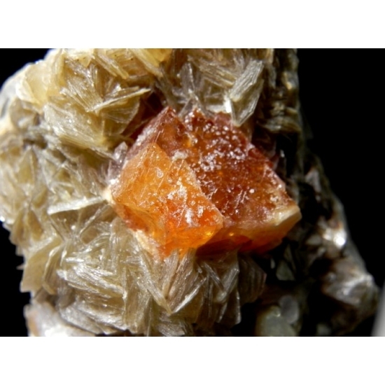 KB: SW FL BRIGHT BLUE/WHITE XL OF SCHEELITE IN MATRIX, XUEBAODING MINE, CHINA