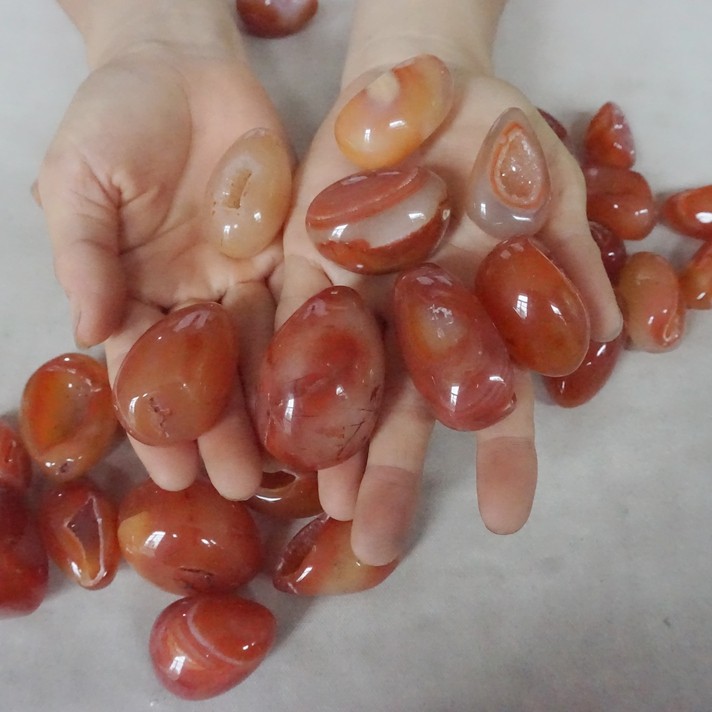 2.2LB 32 Natural Red Carnelian Agate Crystal Geode Egg Carved Palm Stone Healing