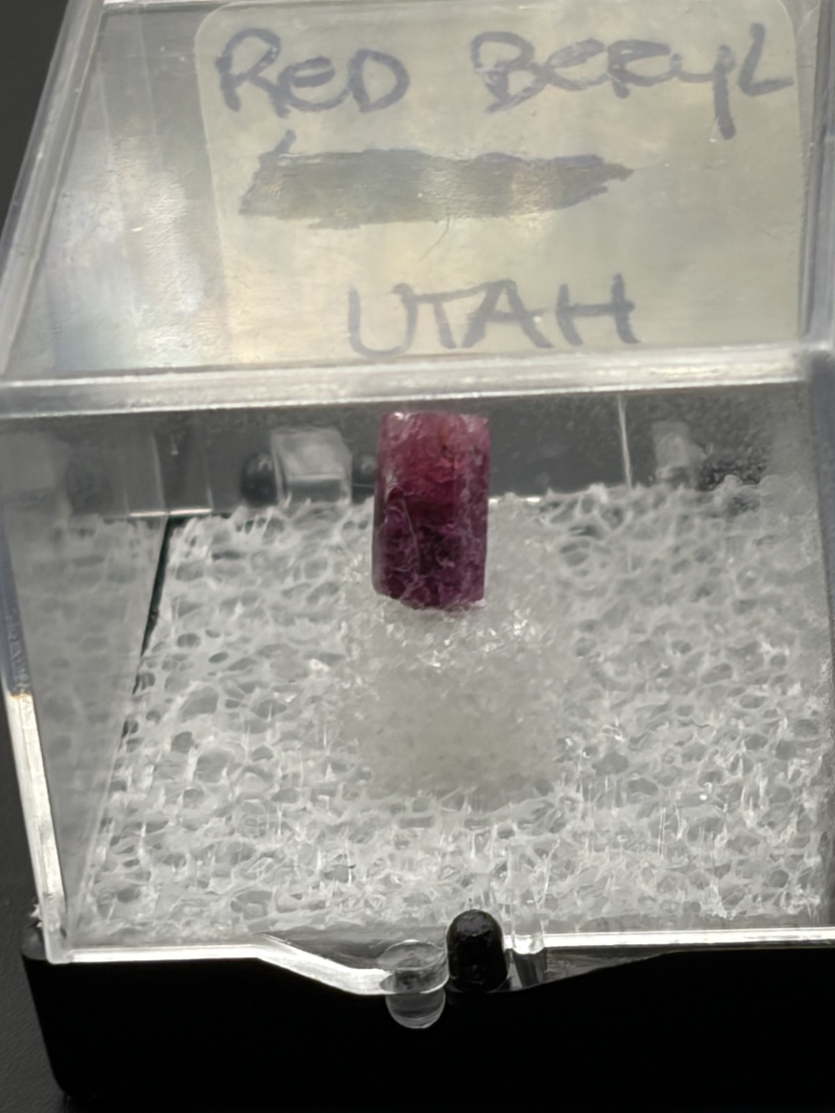 RED BERYL SPECIMEN THUMBNAIL