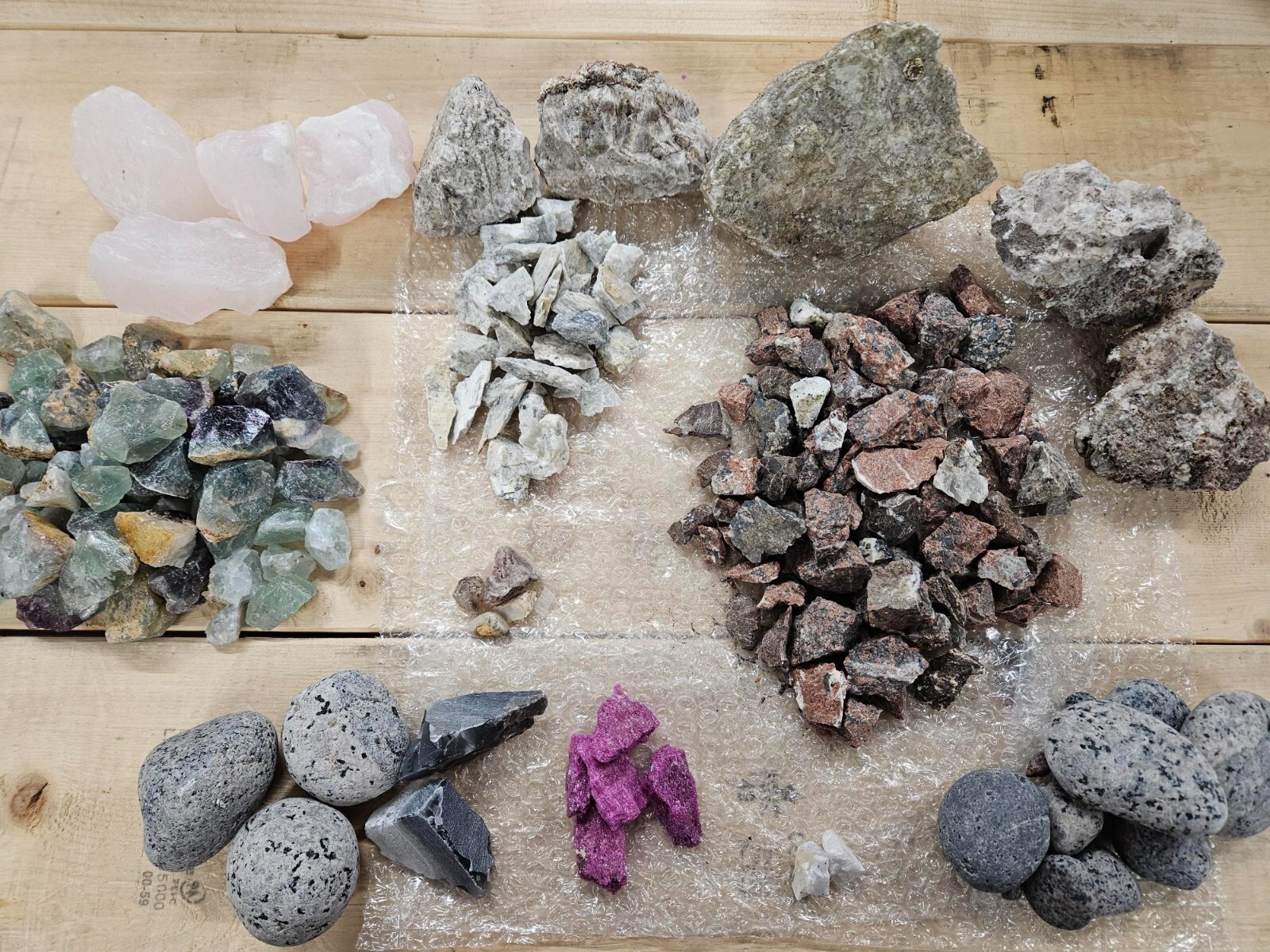 Epic Fluorescent Mineral Kit – Super Bright Colors Fluorescent Minerals