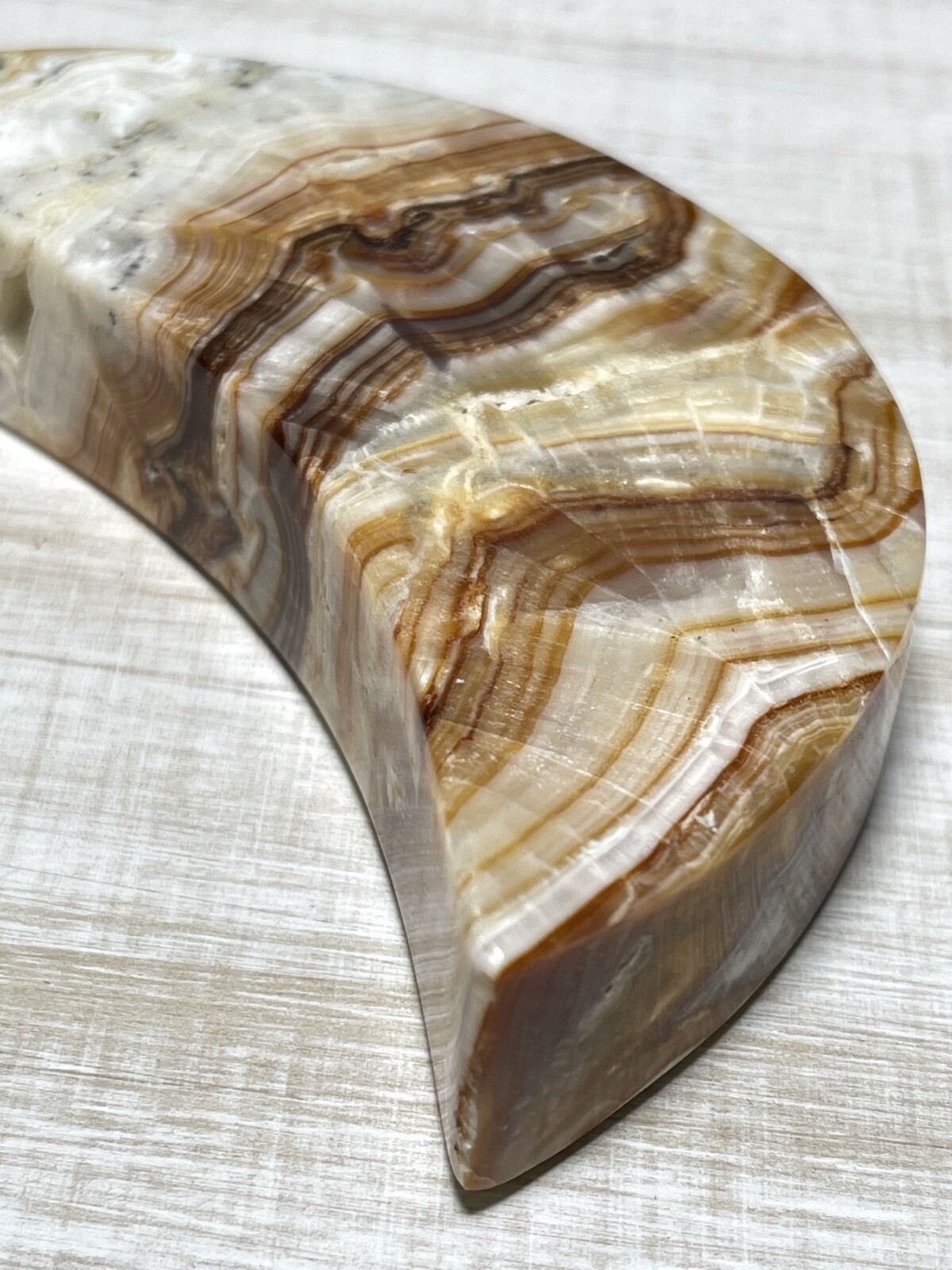 BANDED ONYX MOON – Mineral Calcite Carving Lunar Crystal Witch Stone Brown White