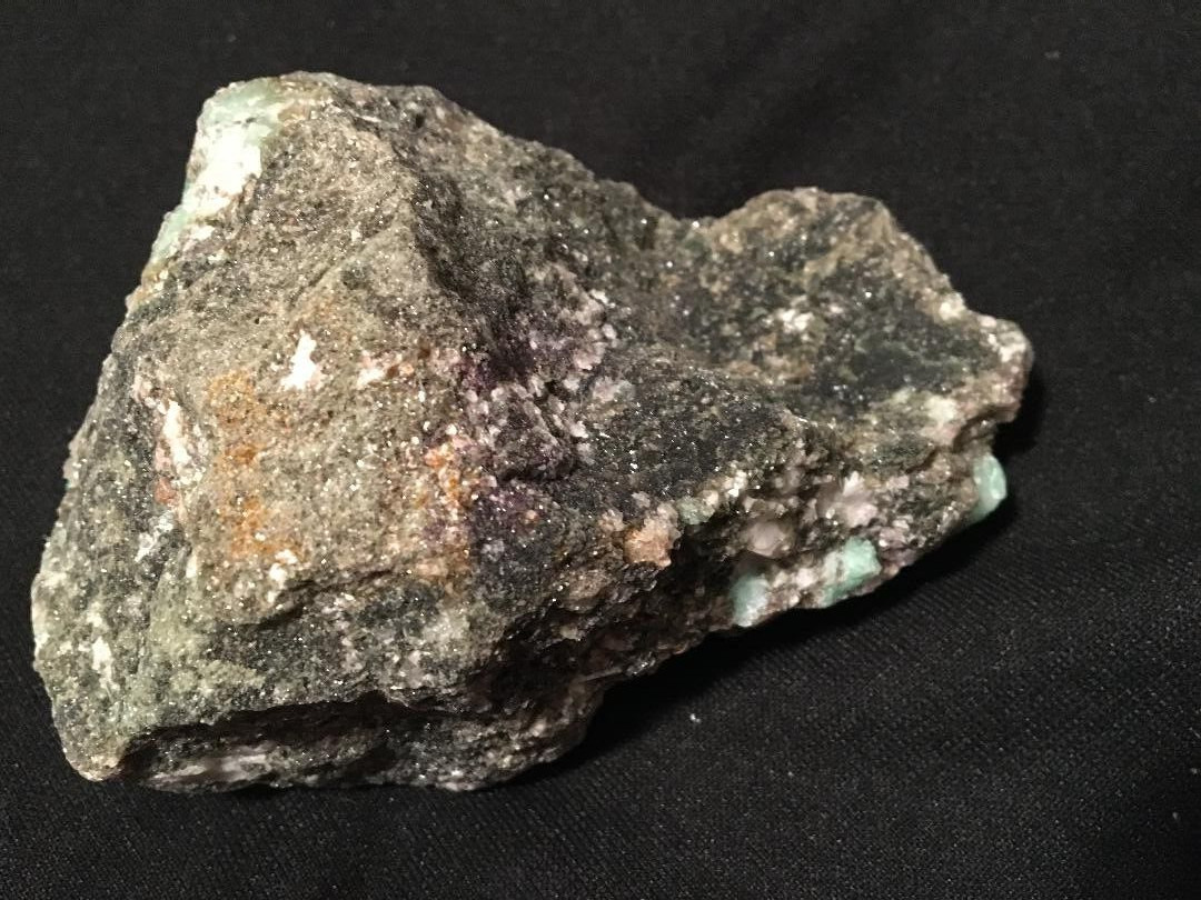 KB: SW FL BRIGHT BLUE/WHITE SCHEELITE W/ EMERALD XL FROM YUNNAN PROVINCE, CHINA