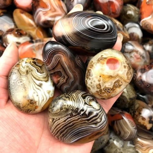 1PC Madagascar Banded Agate Alarge Tumbled Beautiful Patterns Randomly Send