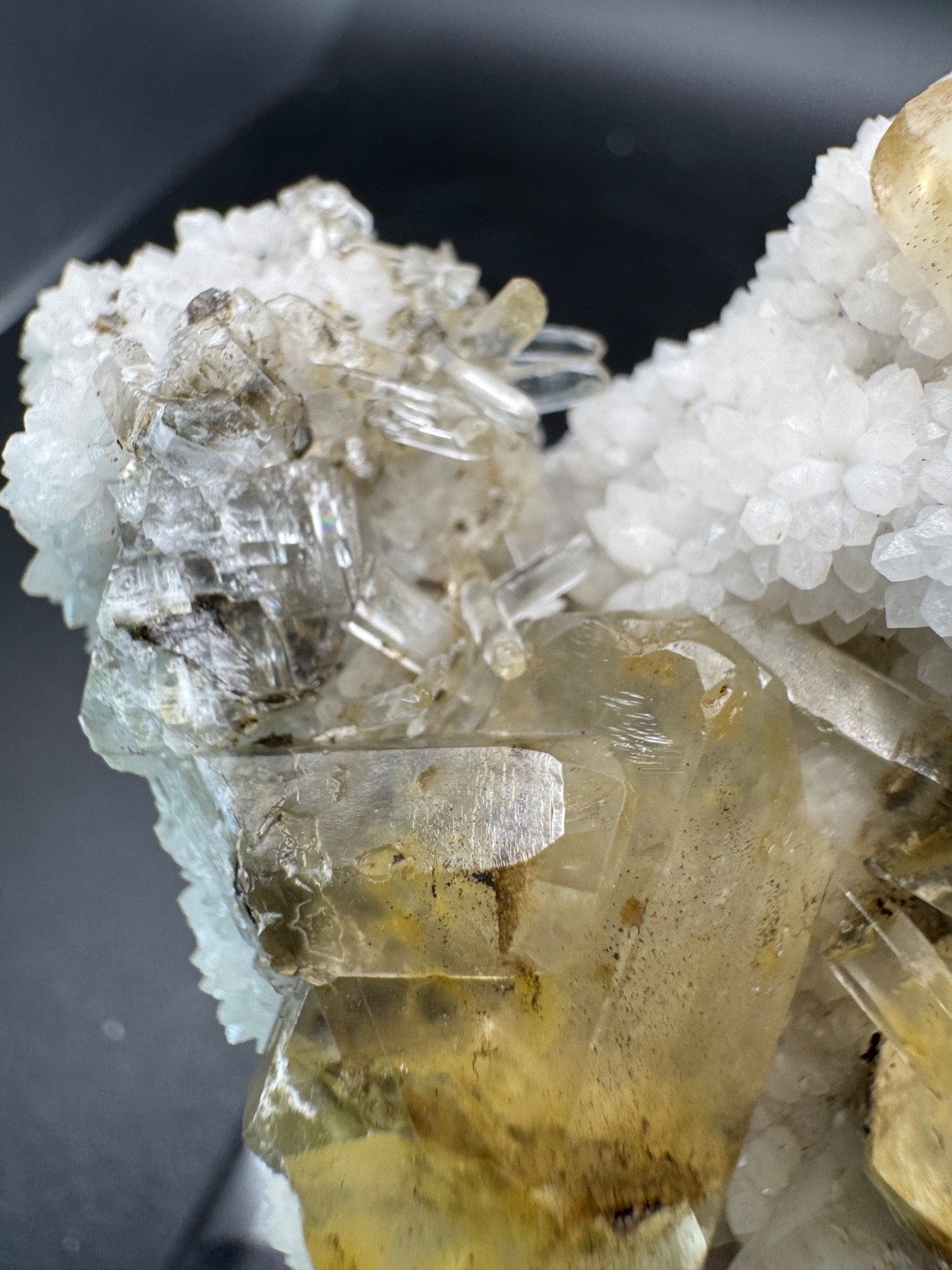 6557 Auralight Calcite on White Quartz BRIGHT UV Fu Jian 100g