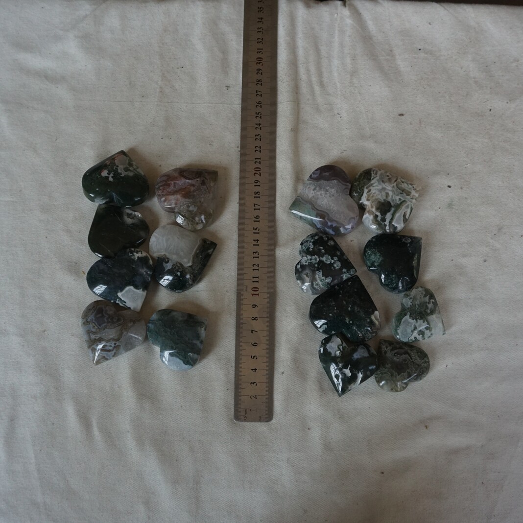 2.2LB 12Pcs Natural Moss Agate Carnelian Quartz Crystal Heart Palm Stone Healing