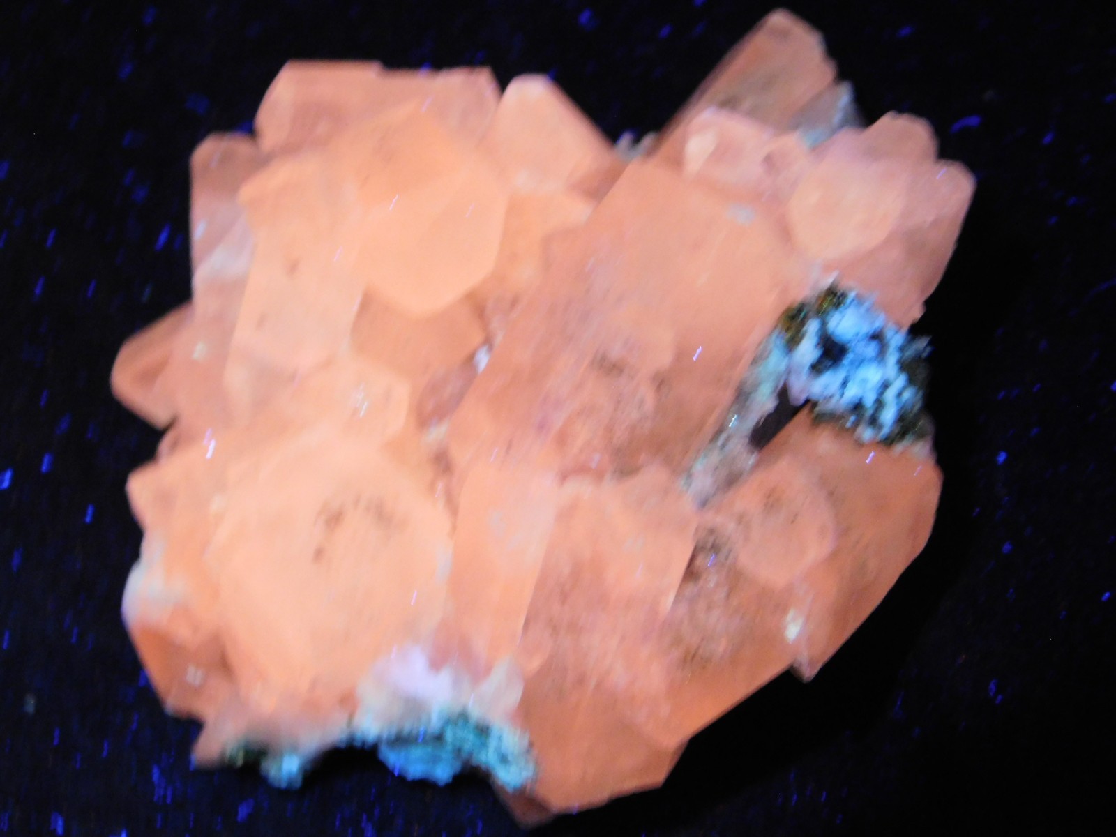 FLUORESCENT Calcite Crystal Cluster on Druzy PYRITE Peru 122gr