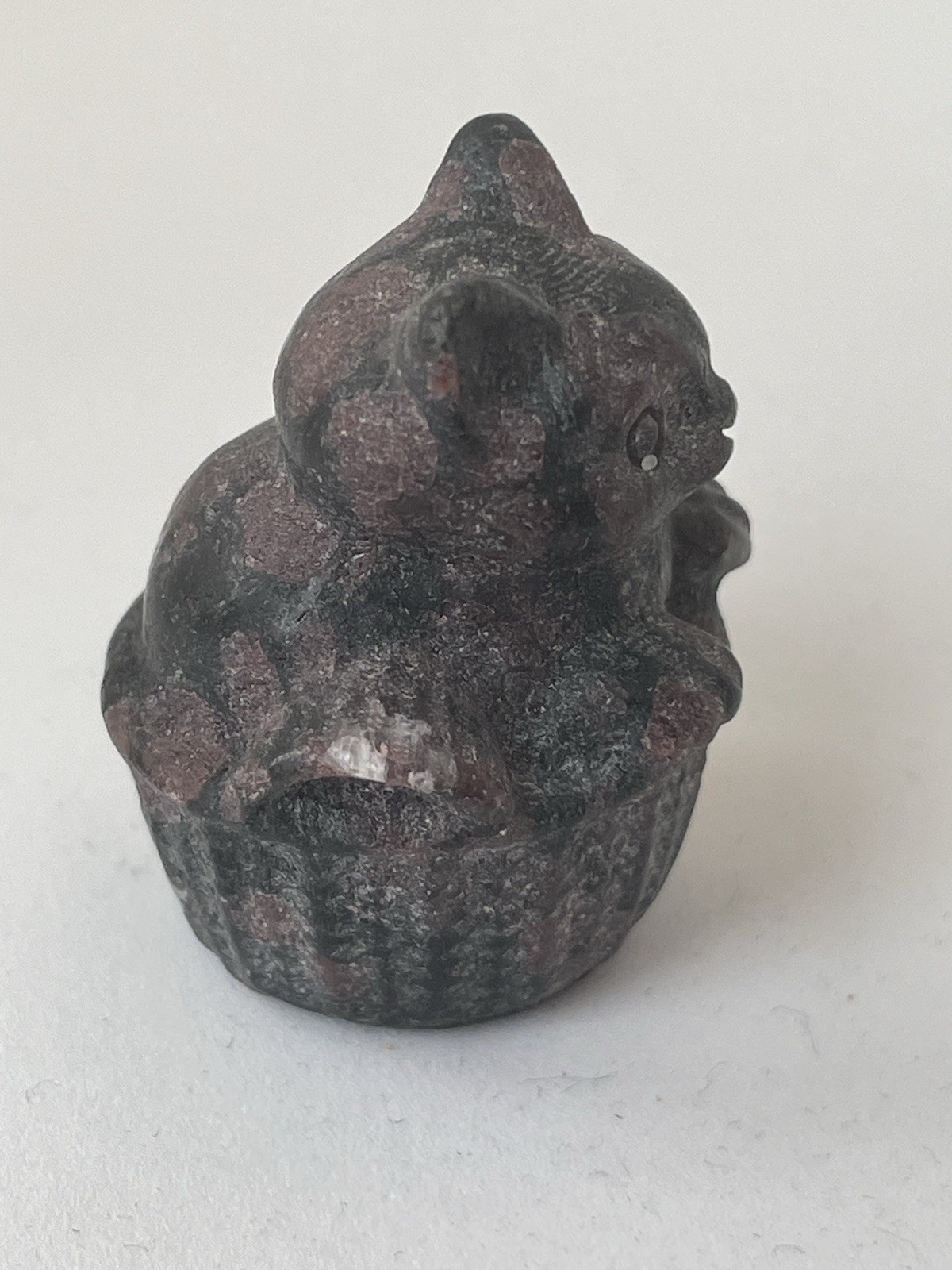 Firework Garnet Crystal/Gemstone Mini Cat in Cupcake Carving 1 1/2″ x 1 1/4 35G