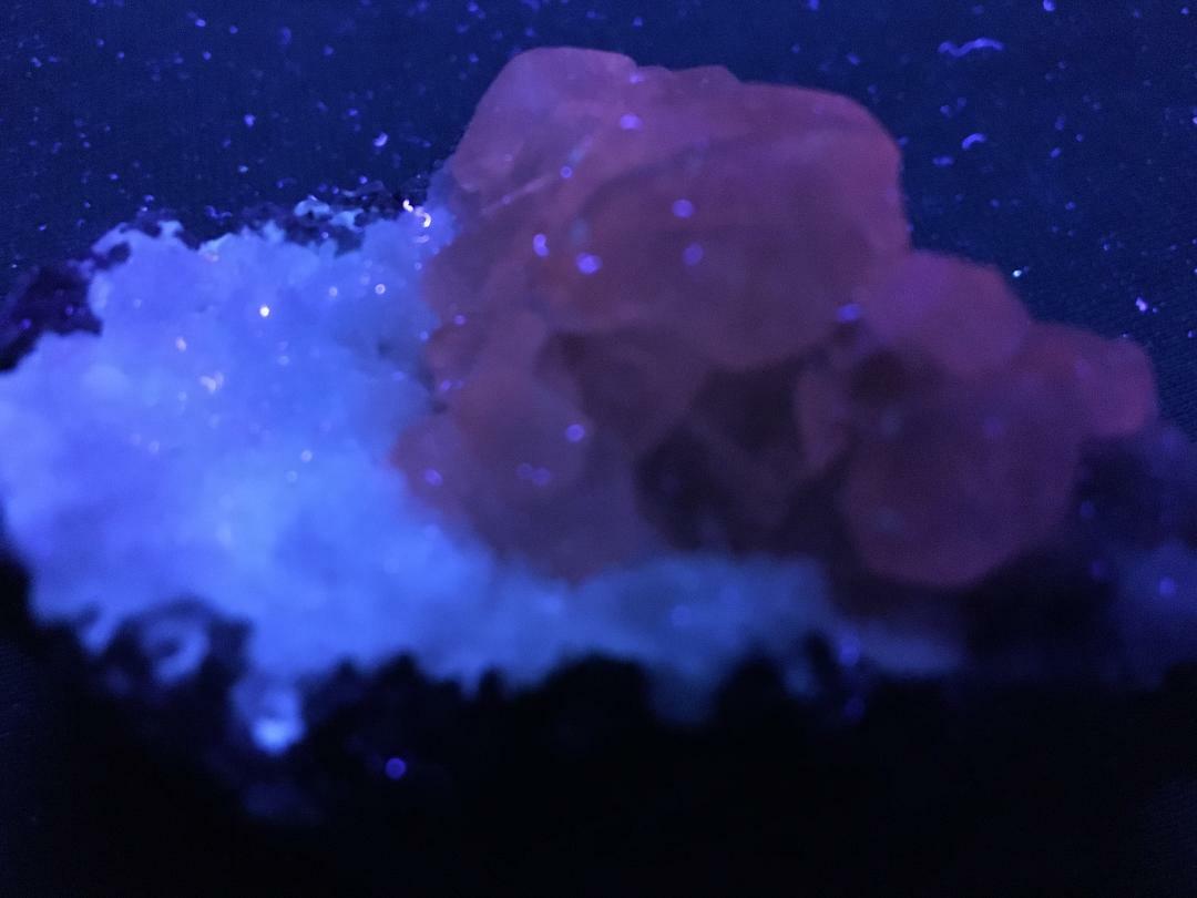 KB: BRIGHT SW FL. RED CALCITE XLS. ON FL. SW WHITE ARAGONITE MATRIX POONA, INDIA