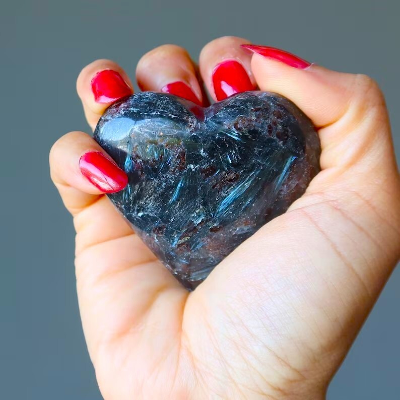 Arfvedsonite Heart Electric Flash of Love Protective Tumbled Palm Stone 90-120g