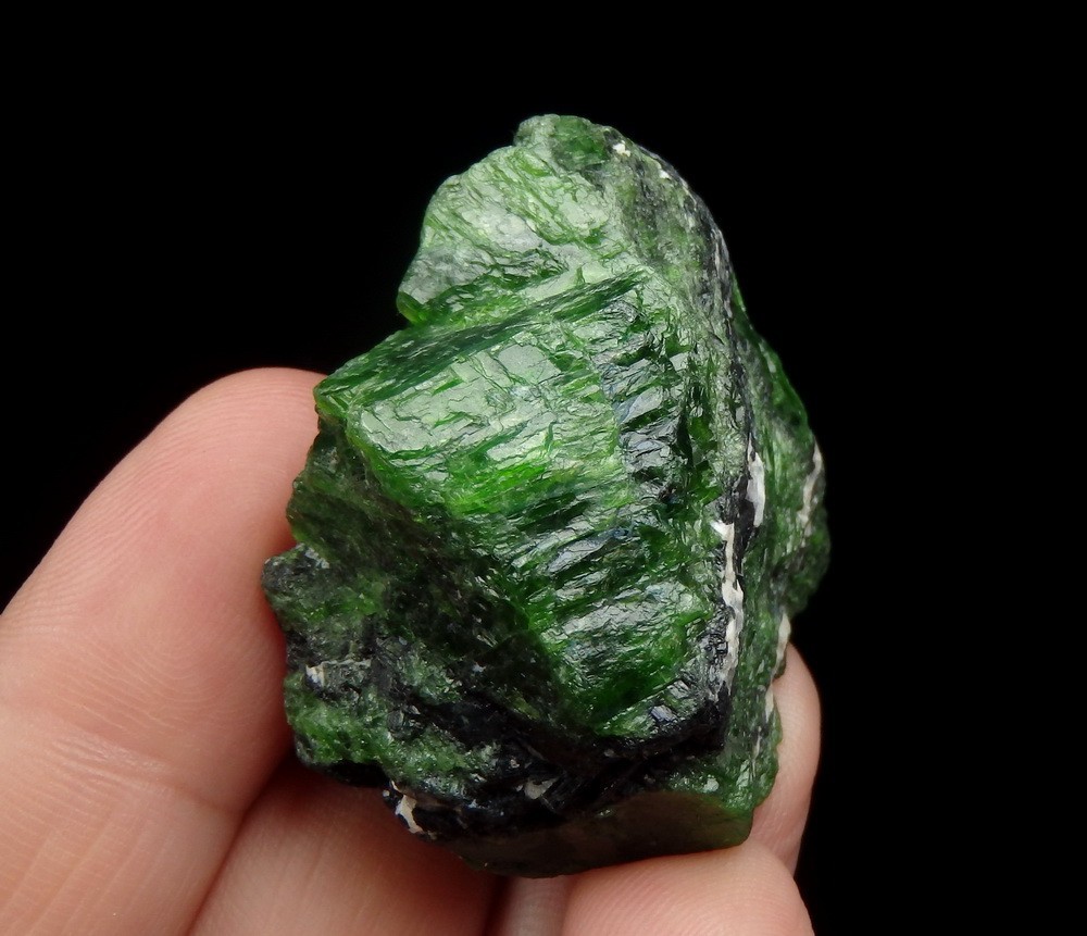 CHROMIAN DIOPSIDE & MAGNESIO-ARFVEDSONITE — RUSSIA – Siberia – Inagli /pm688