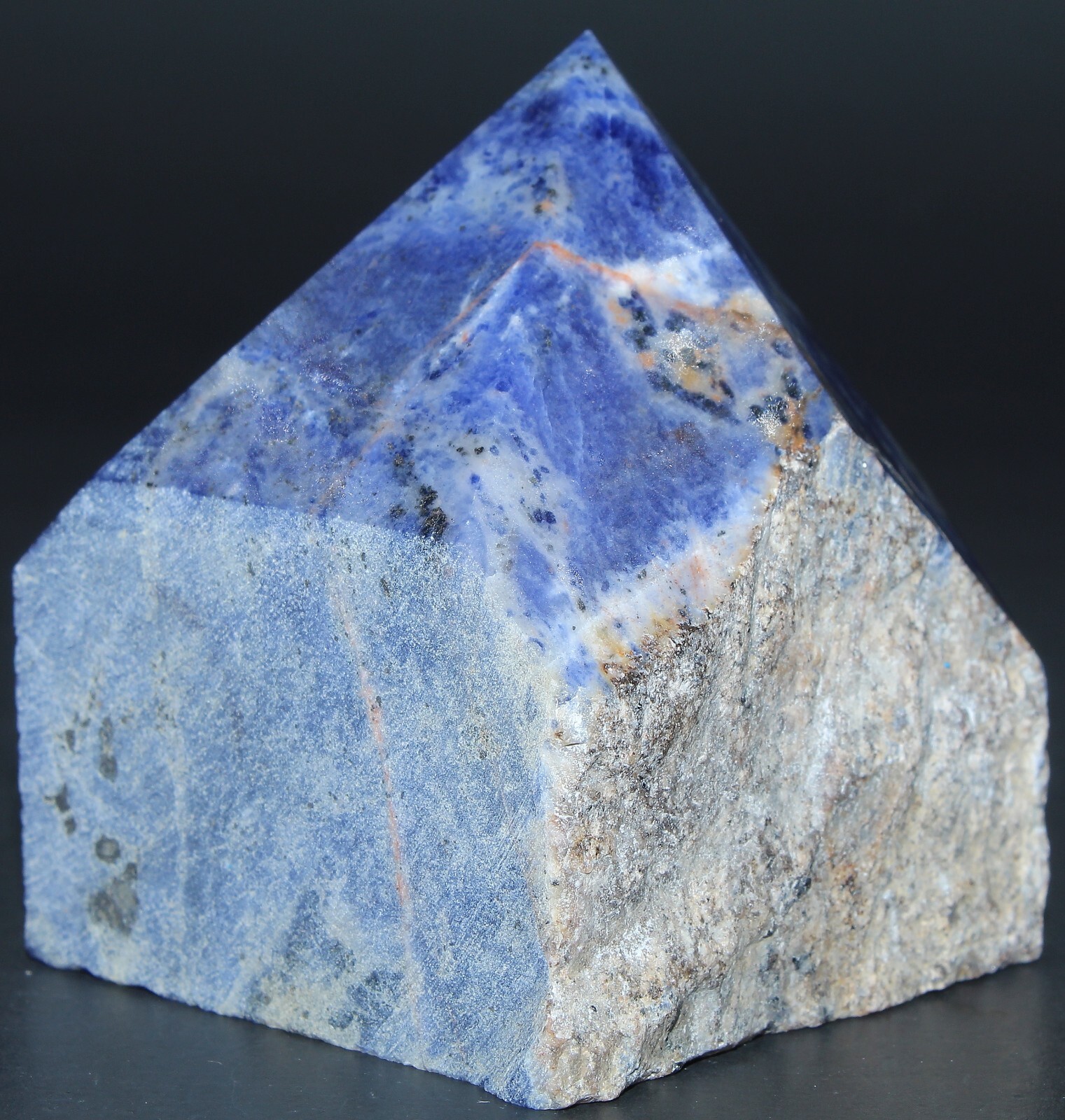 Maine Sodalite Top-Polished Point / 2.39″ (60.70 mm) 8.50 oz (240.97 gr) / 3400