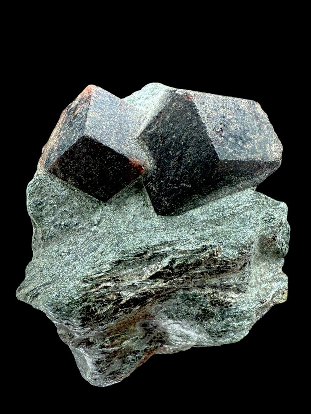 Almandine Garnet In Schist : Zillertal . Tyrol , Austria 🇦🇹