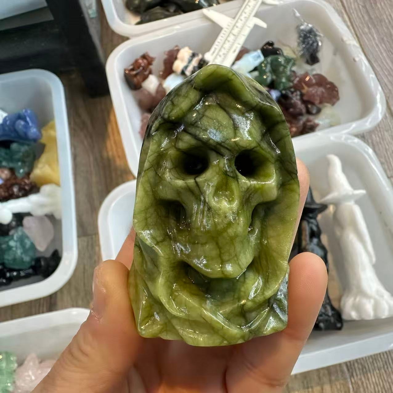1pc Natural Green Jade Quartz Carved Skull Crystal Reiki Healing Decor