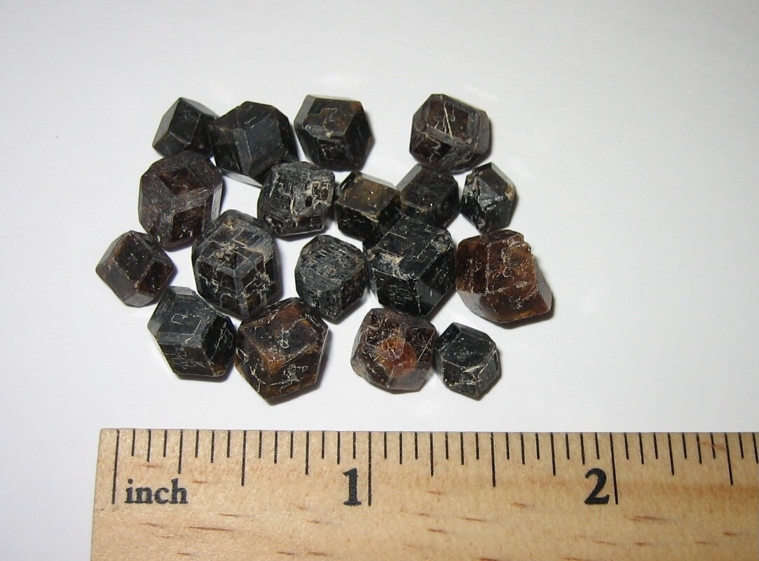 18 SMALL GOOD QUALITY 0.2″- 0.3″ ANDRADITE GARNET CRYSTALS FROM MALI ~ 21.2g *2