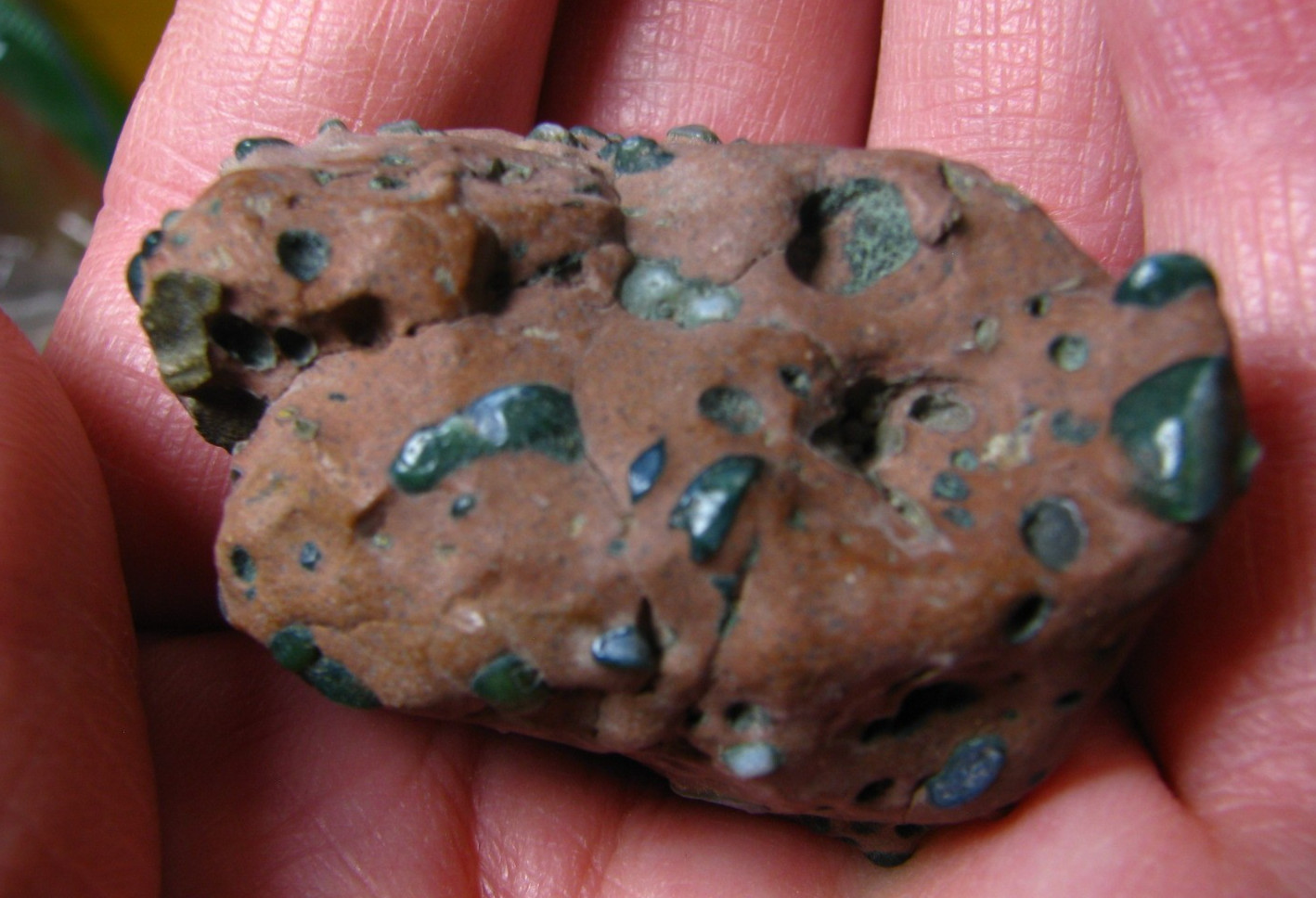 OVER 50 GREEN JADE PIECES IN BROWN MATRIX 46g 1.88×1.3×1.1in JIANGSU CHINA #216
