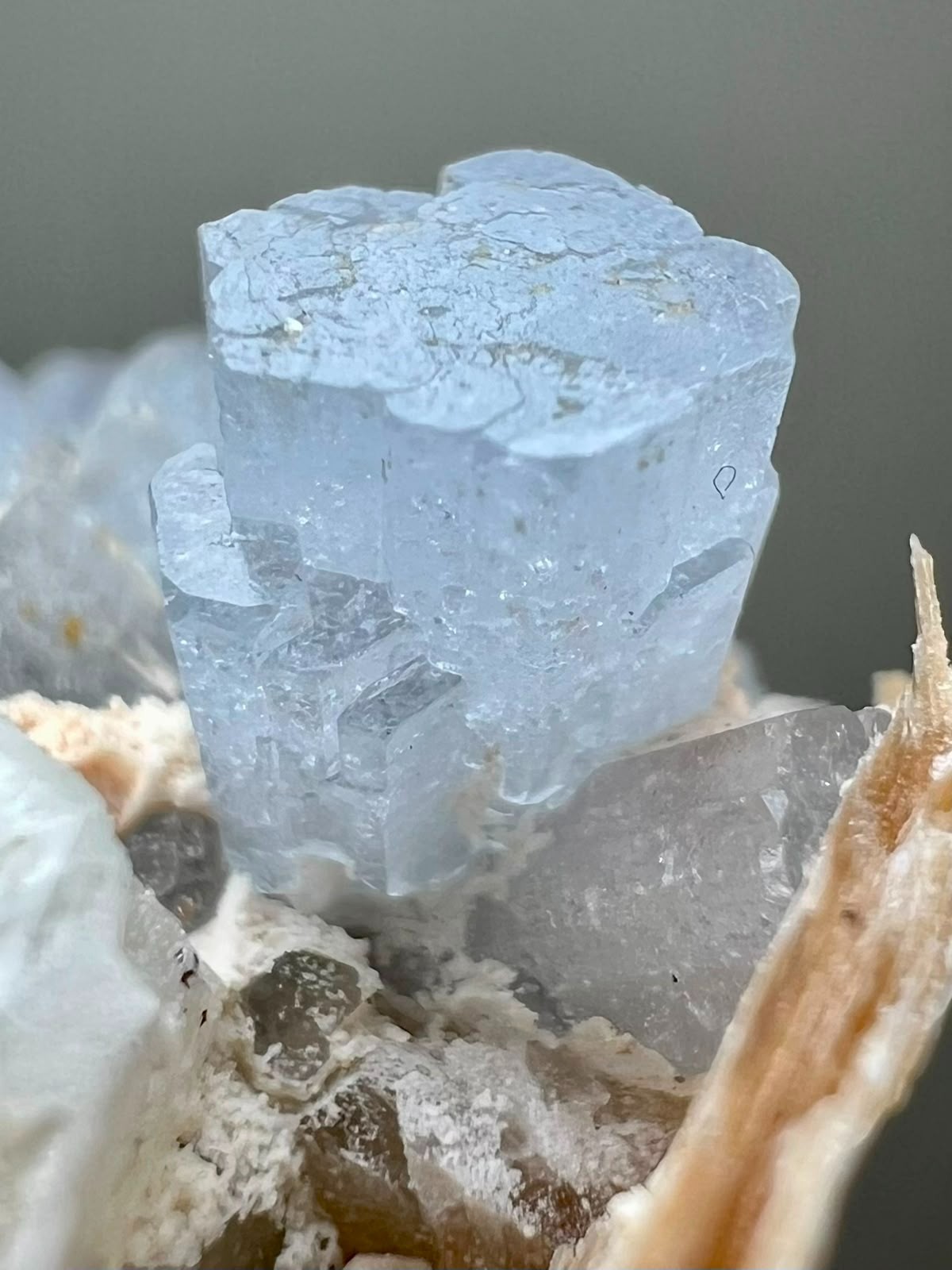 52CT, Top Quality! Natural Sky Blue Aquamarine Crystals with mica on matrix ,PAK