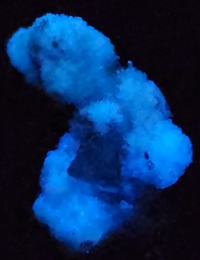 🌟ULTRA-REACTIVE LILAC CREEDITE FLOWER – Qinglong Mine, China🌟