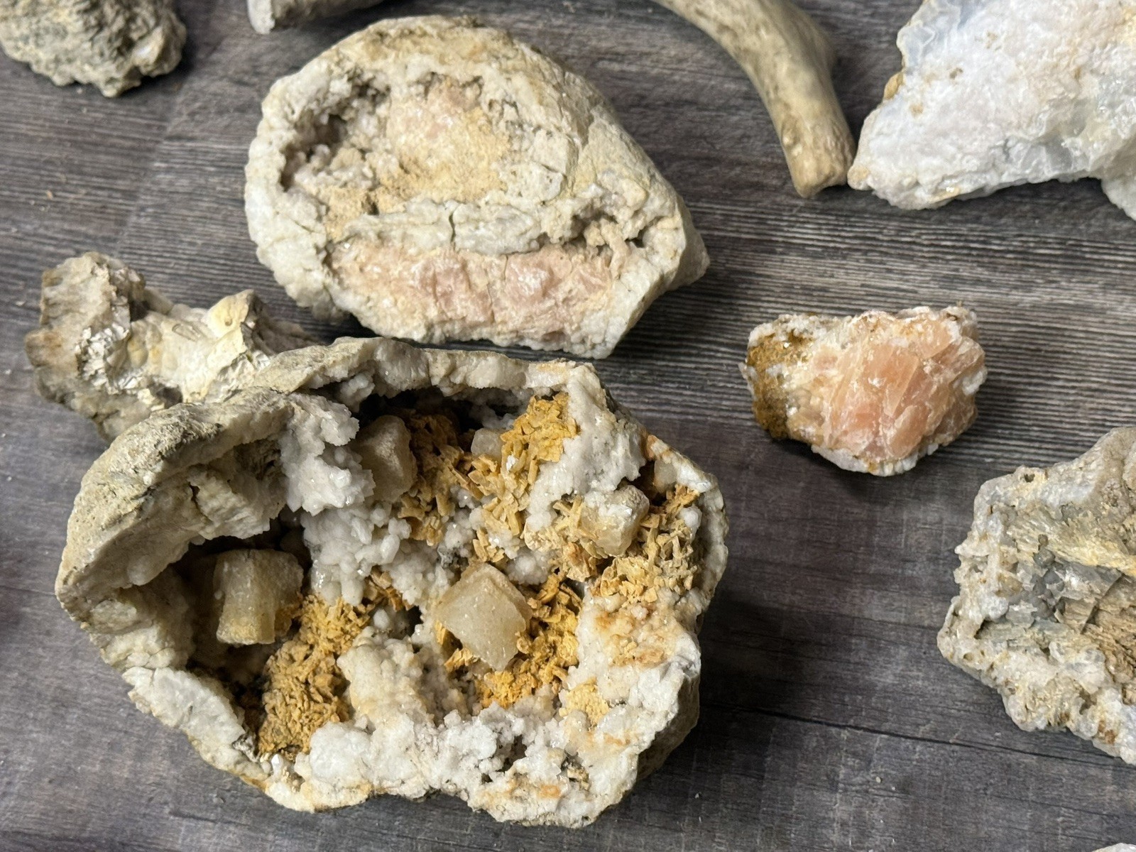 Opened Kentucky Geode With Quartz, Barrite And Calcite Cubes