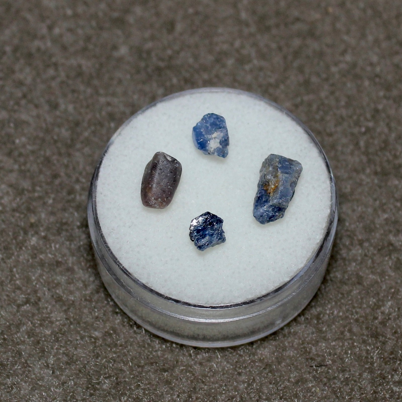 SAPPHIRE Corundum (4pcs) from the Cowee Valley, Macon Co. North Carolina