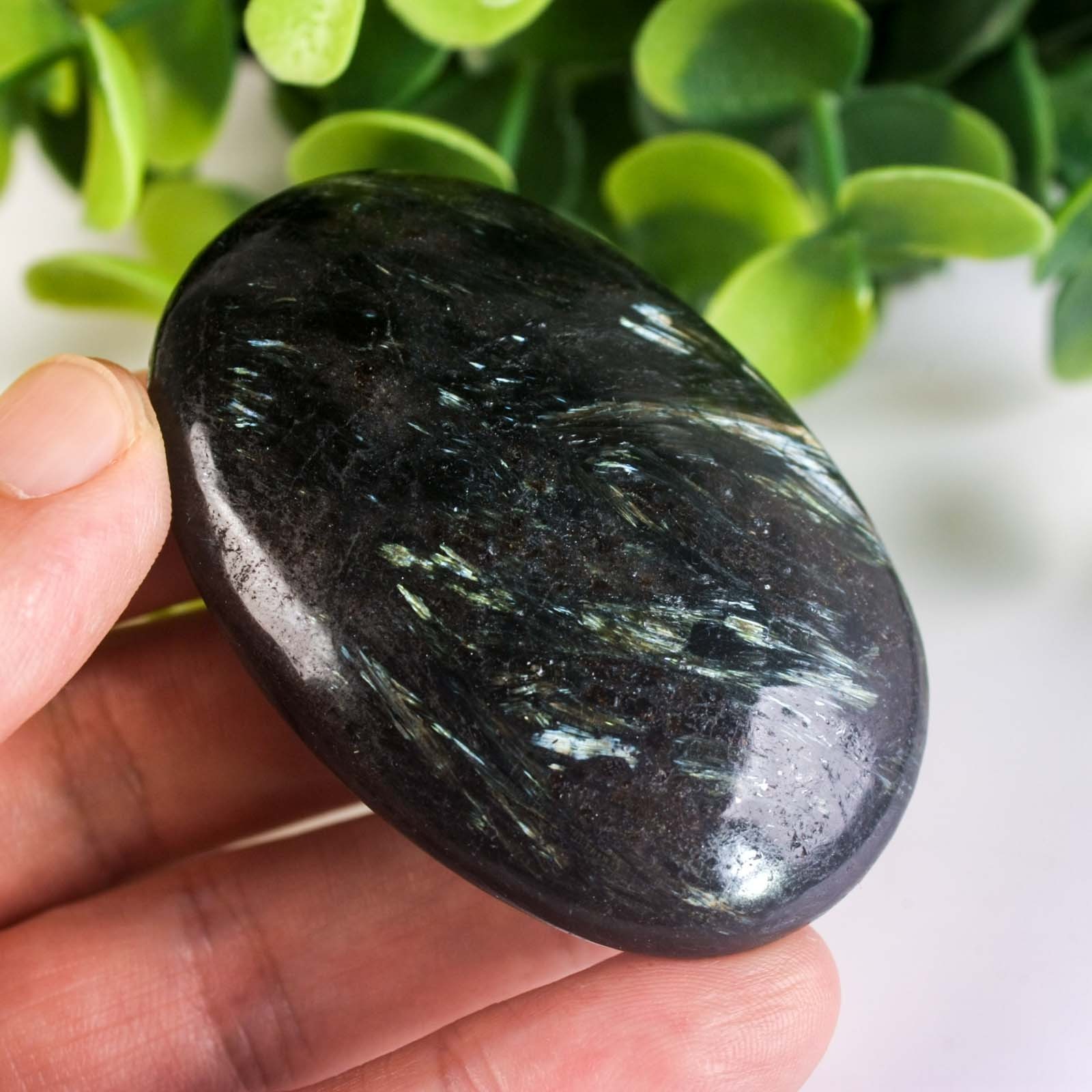 64g 60mm Rare Arfvedsonite Palm Stone Natural Firework Flash Crystal Worry Stone