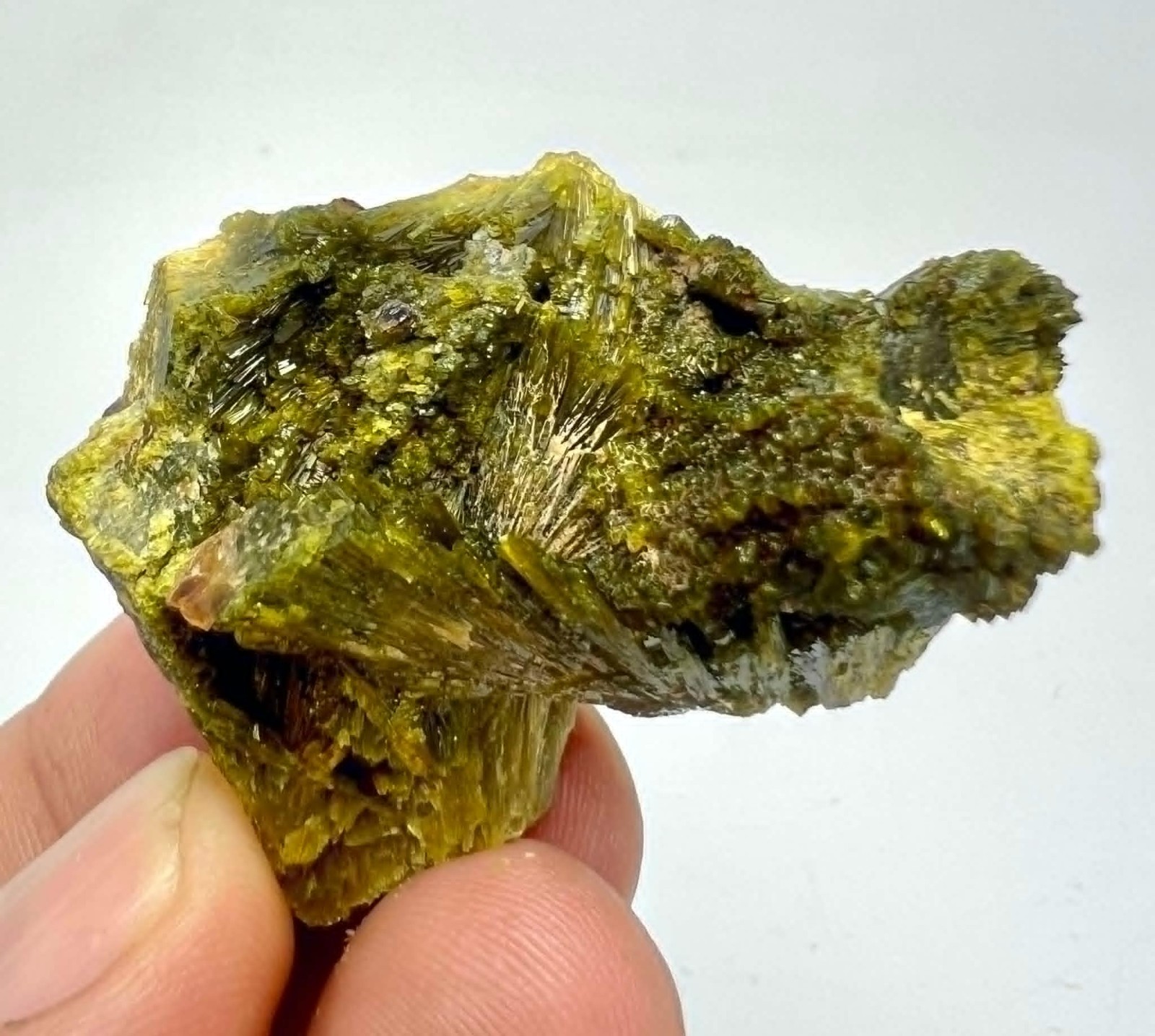 225 Carat Extremely Beautiful Green Epidote Huge Specimen From Pakistan AS2