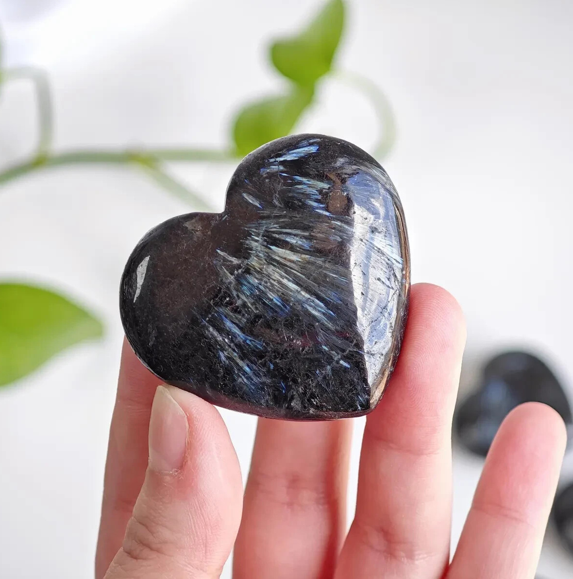 2025NEW Large Arfvedsonite Hearts Stone 1pc Healing Reiki Stone Gift Home Decor