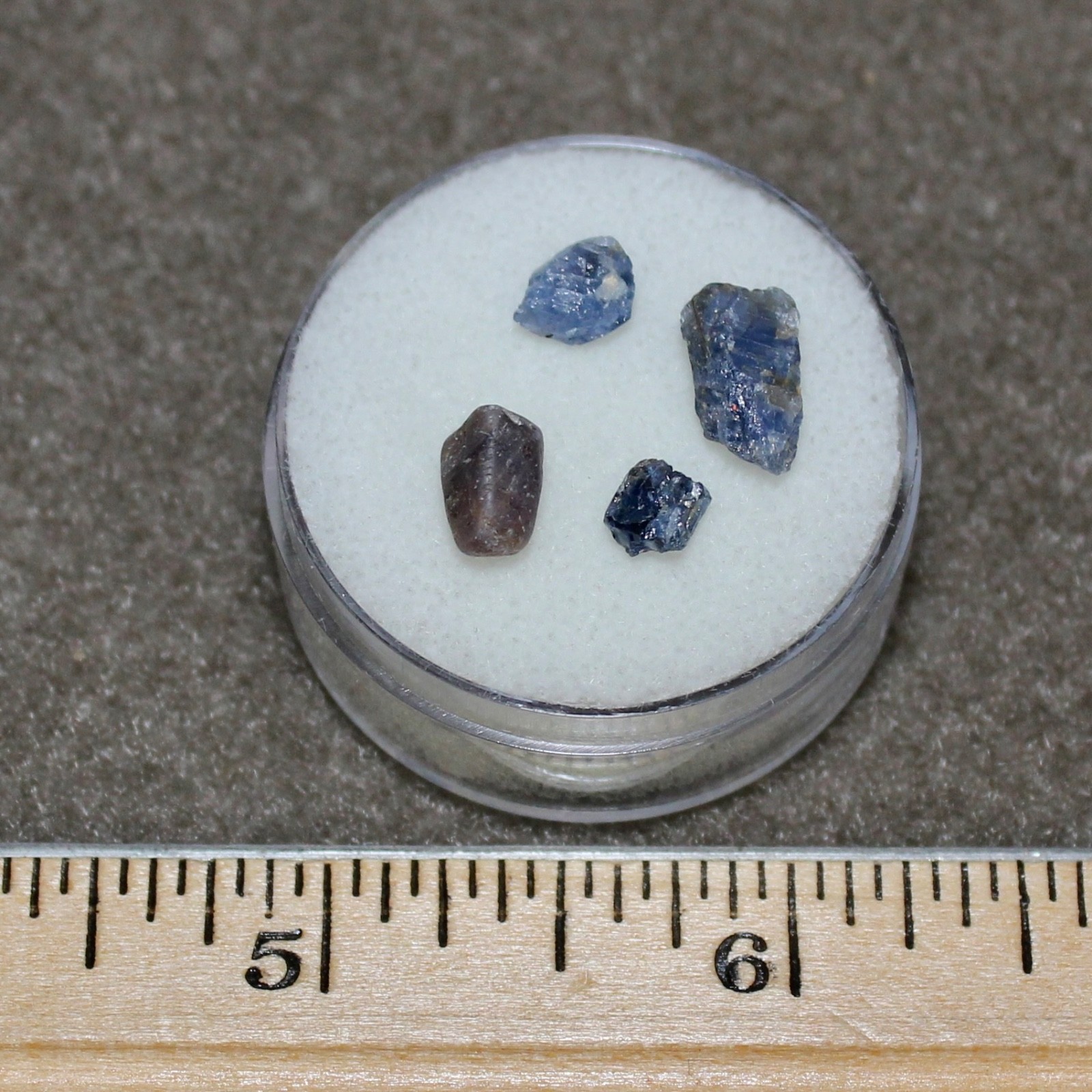 SAPPHIRE Corundum (4pcs) from the Cowee Valley, Macon Co. North Carolina