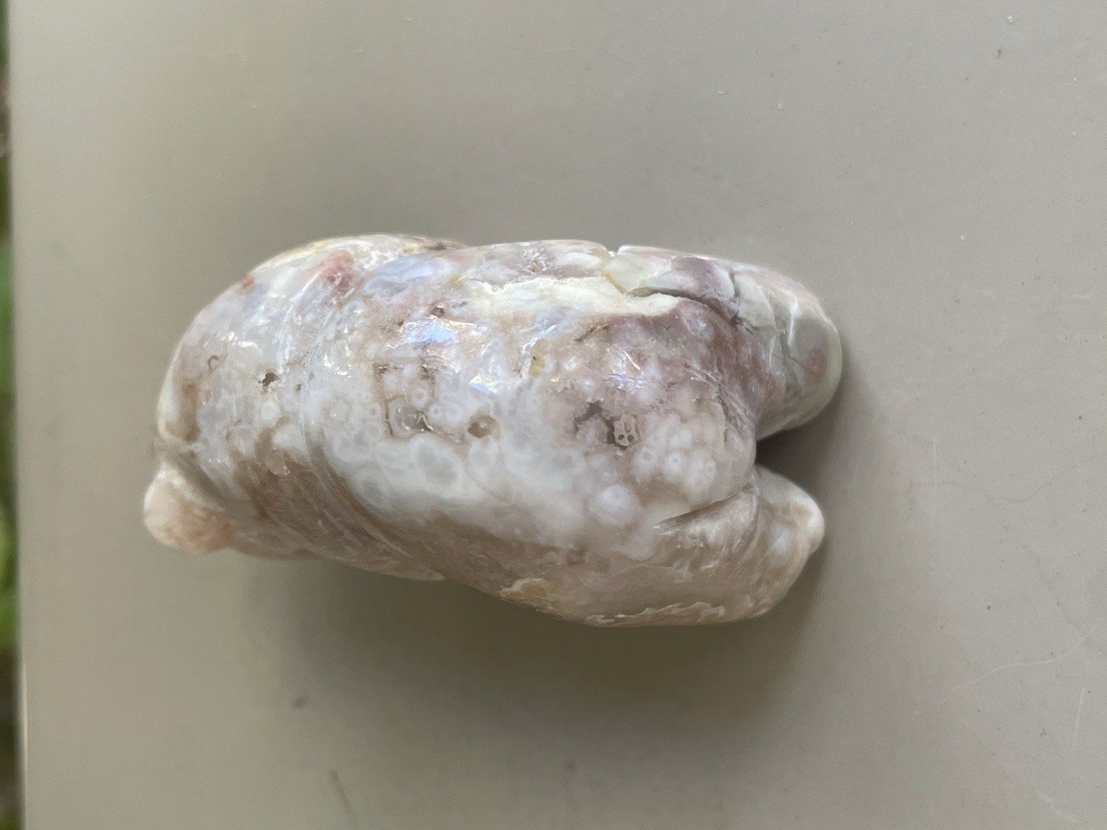 Flower Agate Crystal/Gemstone Polar Bear Carving W/Druzy 83G 2 1/4″ x 1 1/4″