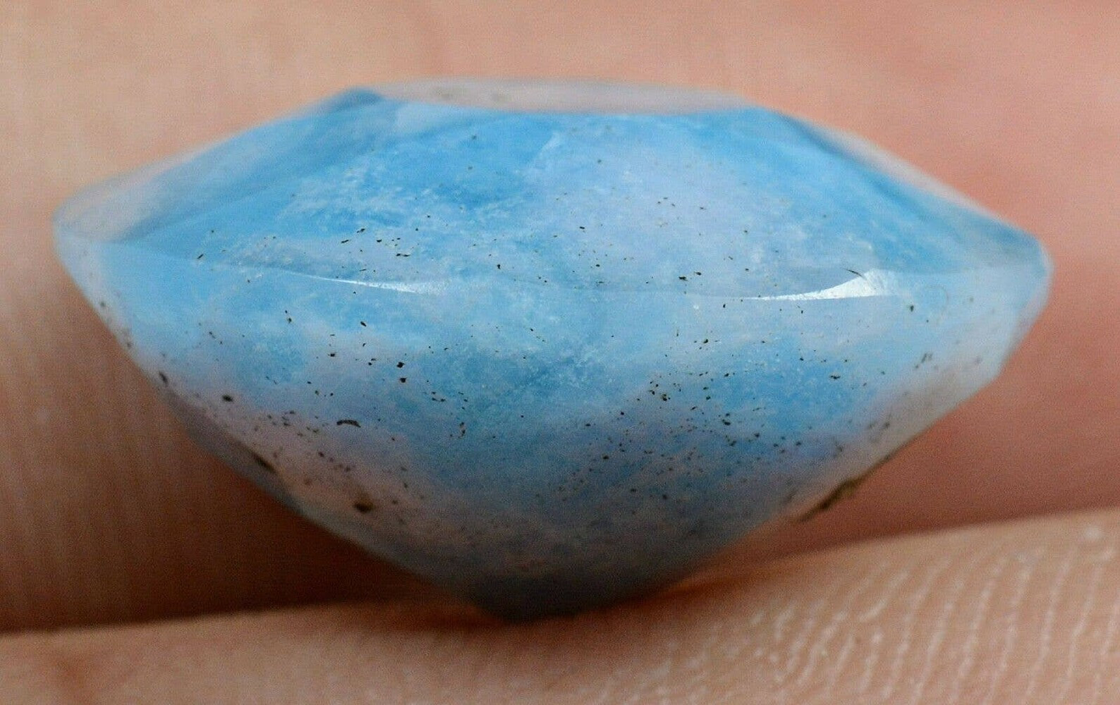 Mystery 14 Ct Fluorescent Phosphorescent Bi-Color Change Round Faceted Sodalite*