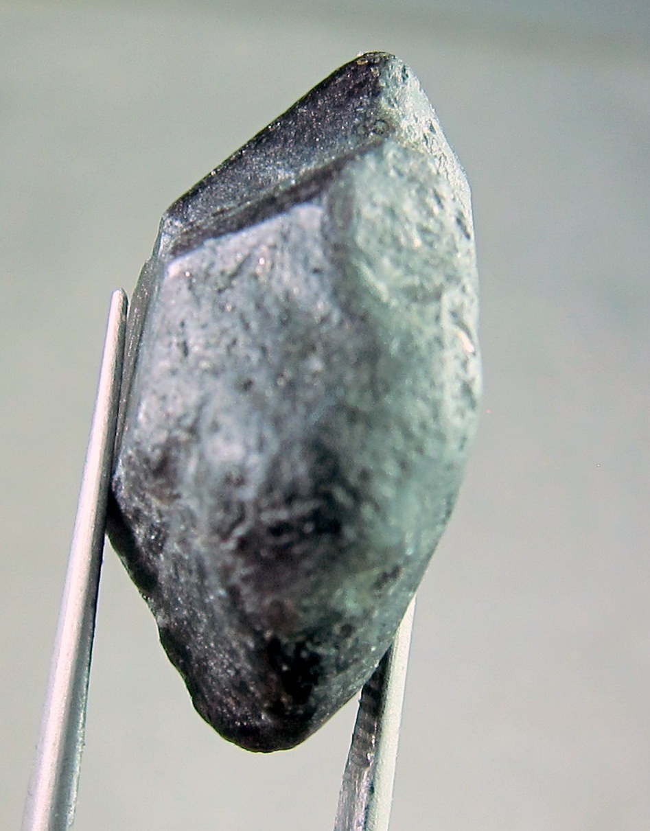 28 CT ALEXANDRITE NATURAL ROUGH COLECTOR’S CRYSTAL MINERAL GEM (G20)