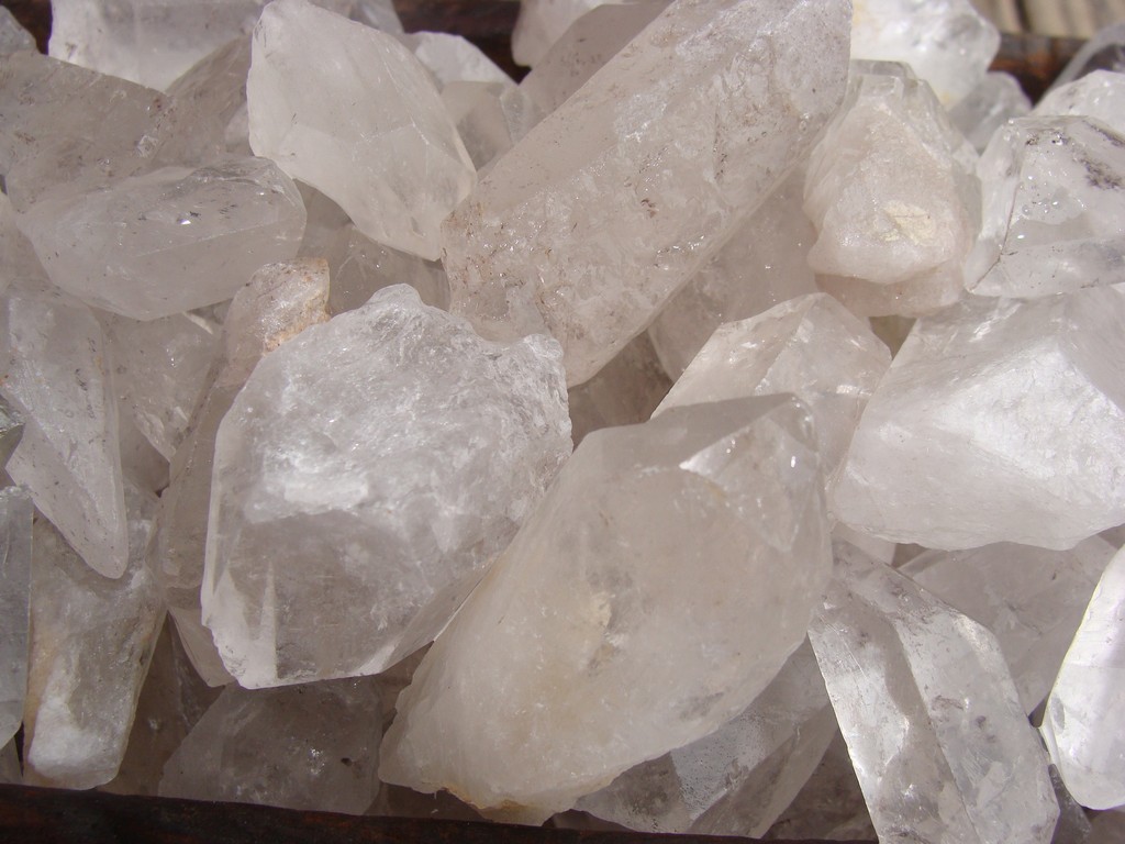 500 Carat Lots of Unsearched Quartz Crystal Points + a FREE faceted gemstone