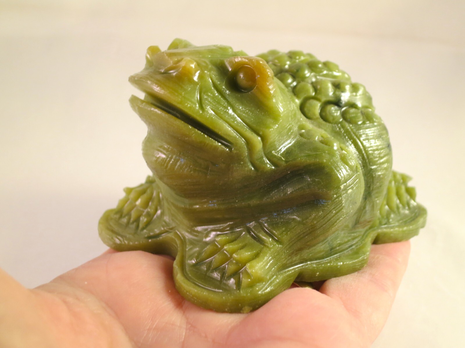 3.6″ GREEN SERPENTINE Carved and Polished TOAD/FROG – PERU