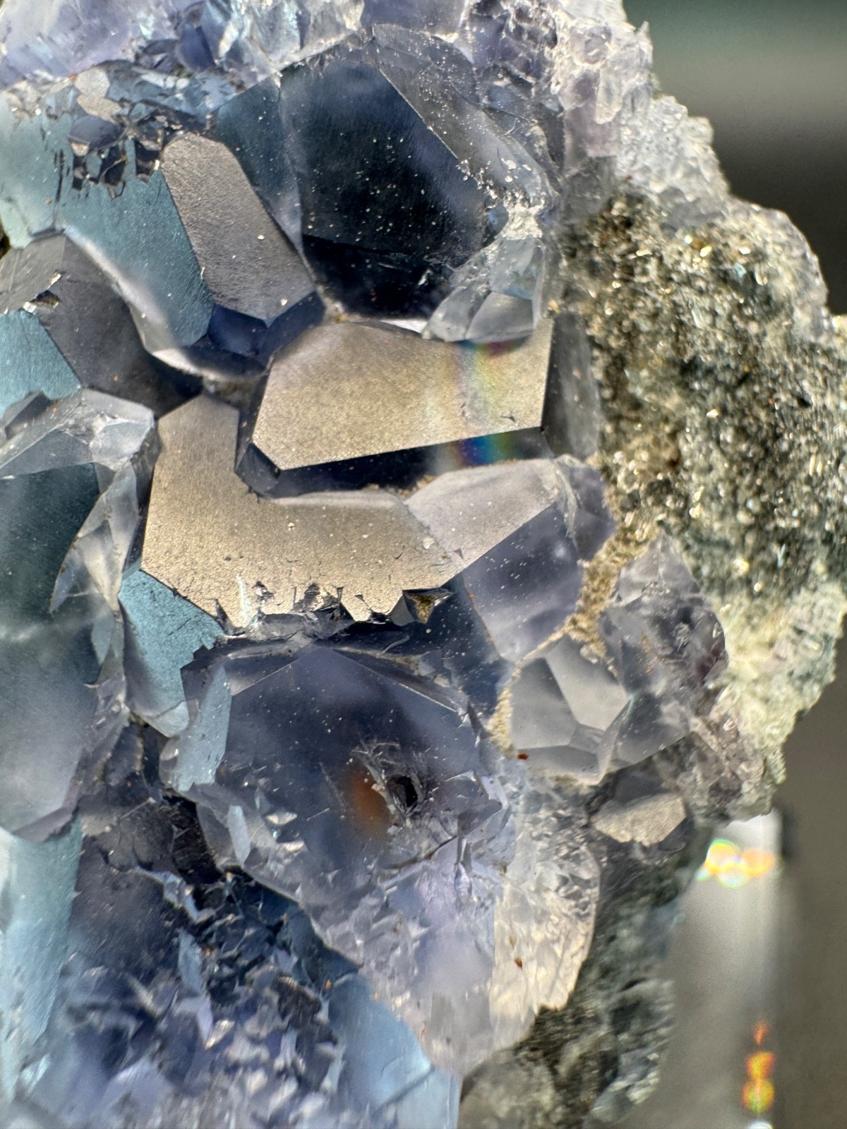 6413 Brilliant Blue Tanzanite Fluorite with RAINBOW and Quartz 106g Fu Jian