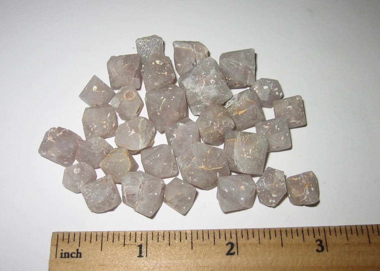 30 SMALL NATURAL ROUGH 0.2″- 0.5″ BETA QUARTZ CRYSTALS FROM INDONESIA ~ 52.6g *3