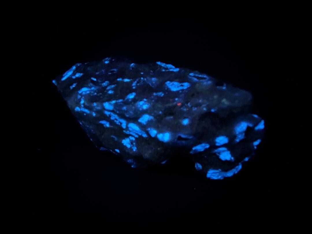 KB: RICH! SW FL BRIGHT BLUE/WHITE SCHEELITE WITH WOLFRAMITE FROM AUSTRALIA