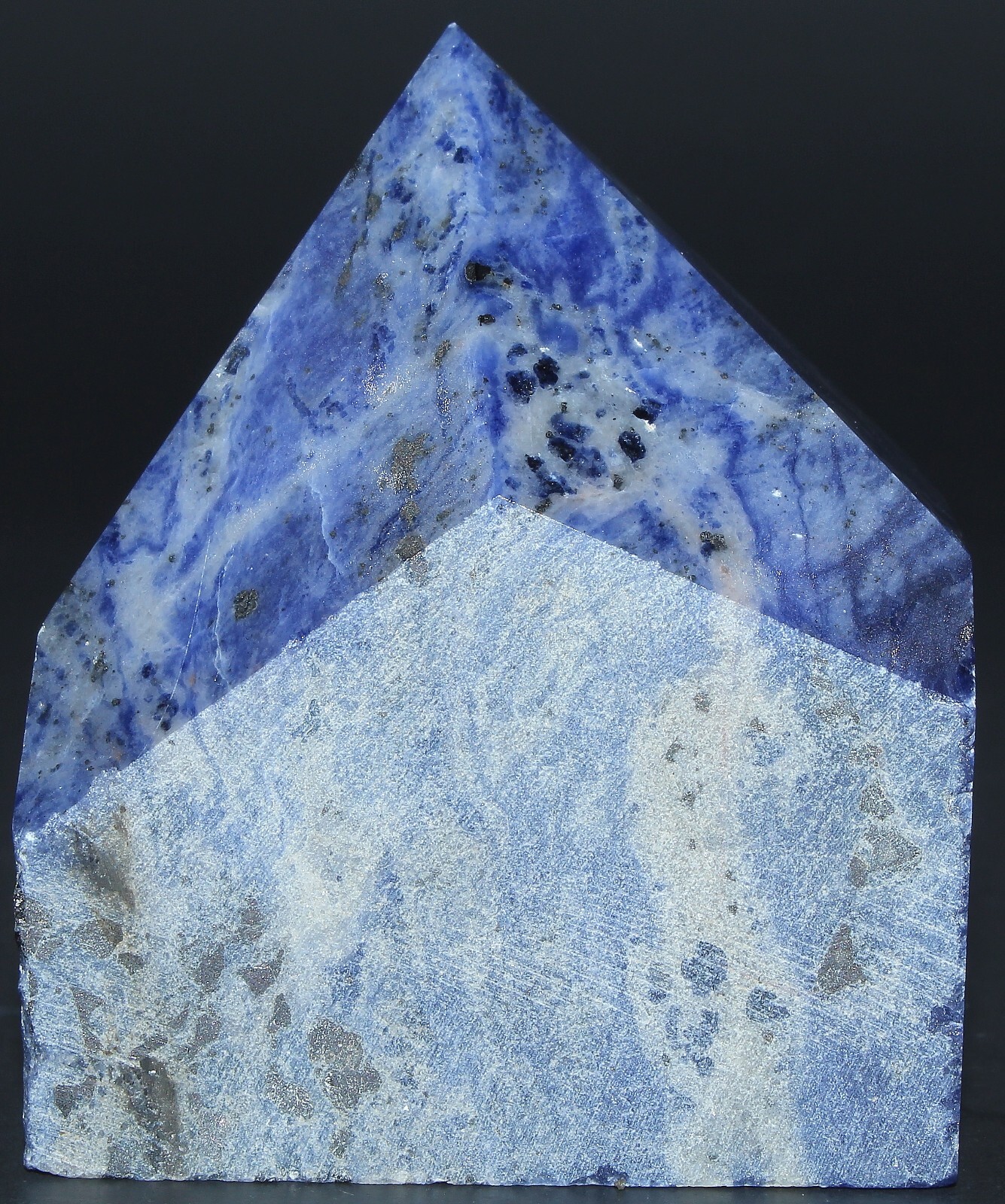 Maine Sodalite Top-Polished Point / 2.39″ (60.70 mm) 8.50 oz (240.97 gr) / 3400