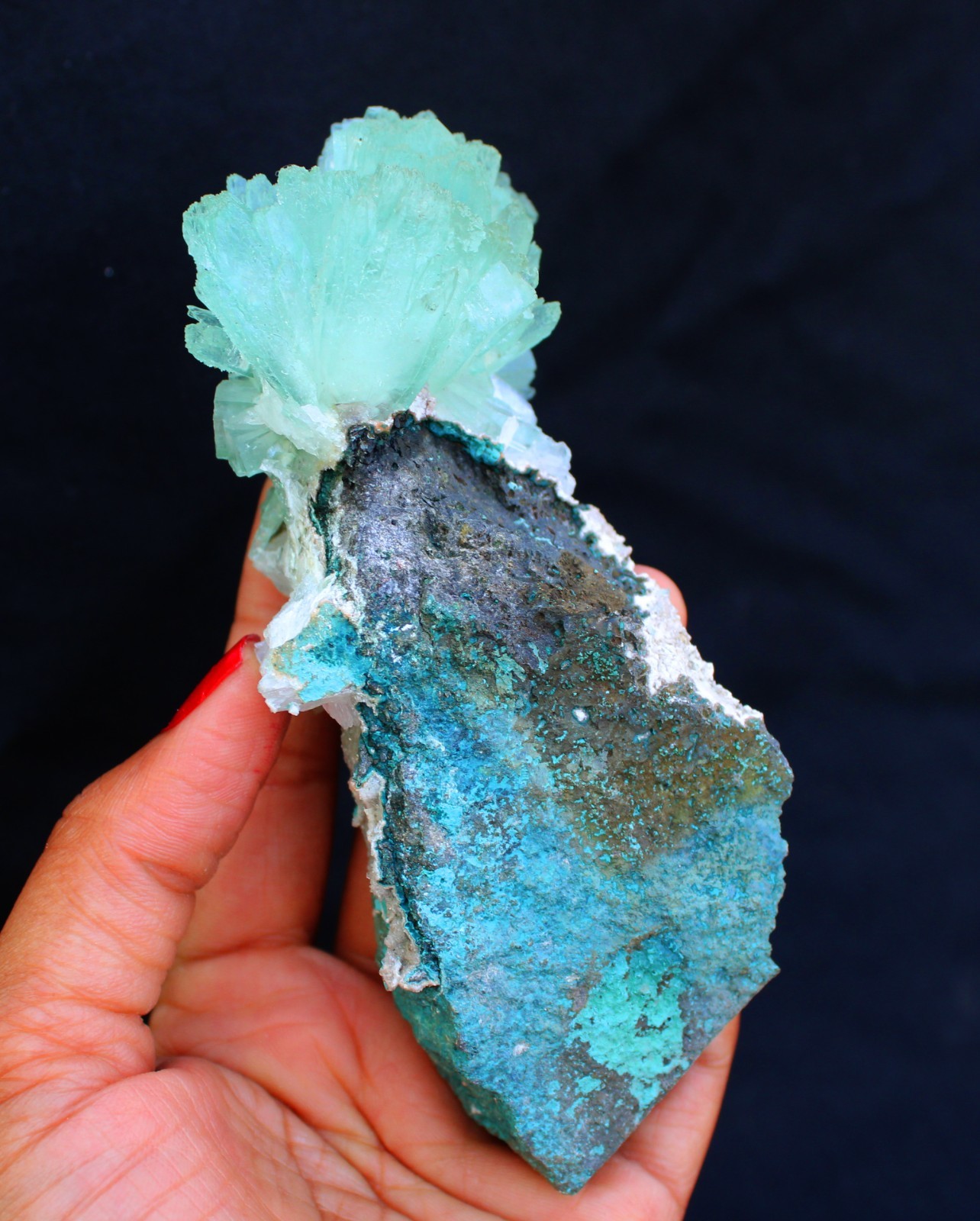 GREEN APOPHYLLITE CRYSTALS ON MATRIX INERALS SPECIMEN