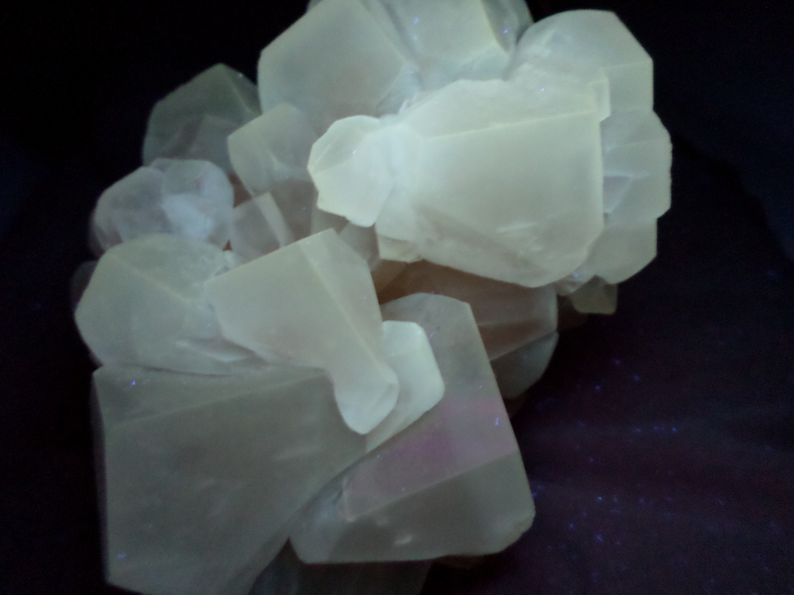 KB: LARGE CABINET BRIGHT FL WHITE CALCITE XLS & PHOS. FROM HUNAN PROVINCE, CHINA