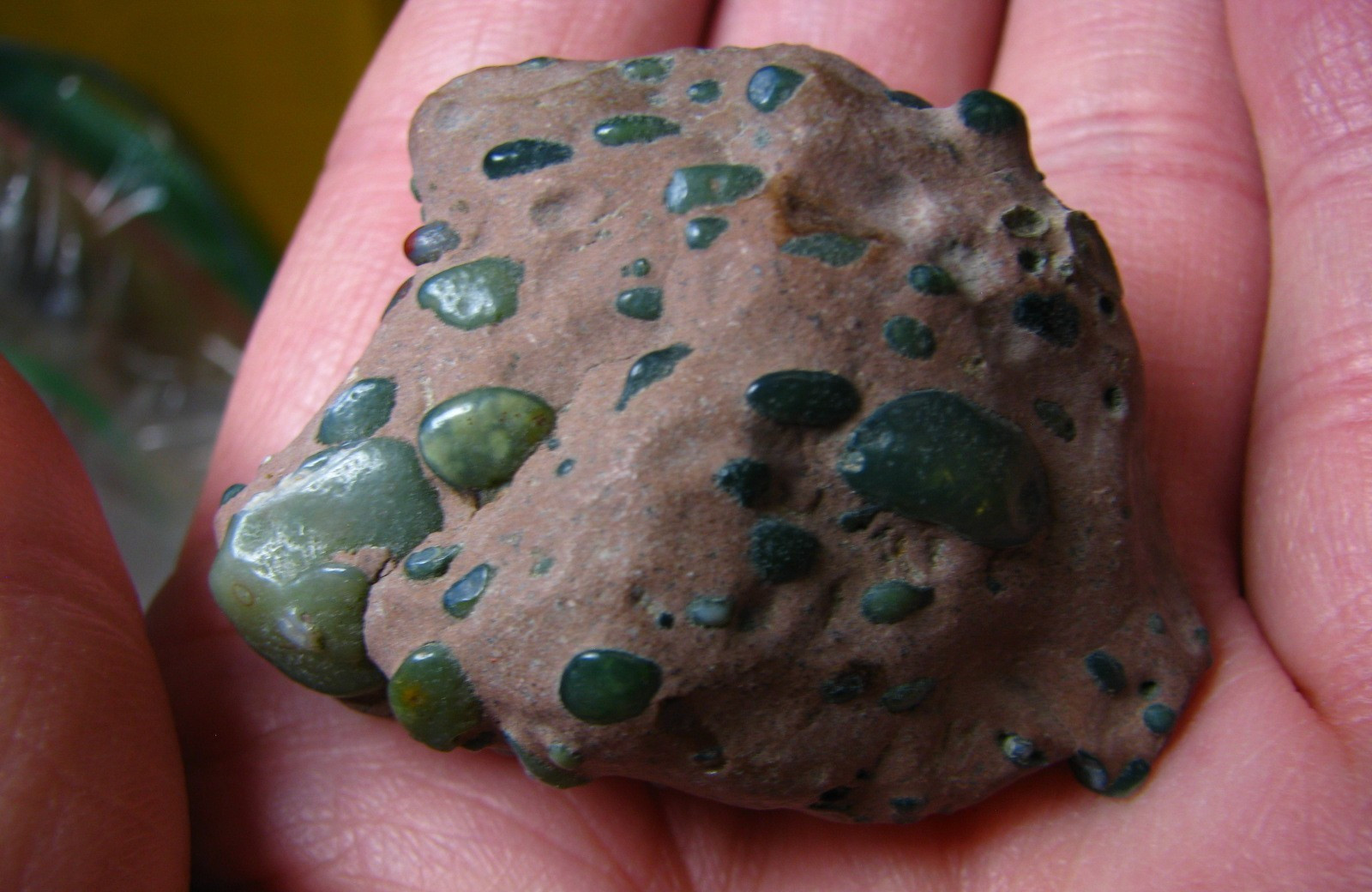 OVER 50 GREEN JADE PIECES IN BROWN MATRIX 46g 1.88×1.3×1.1in JIANGSU CHINA #216
