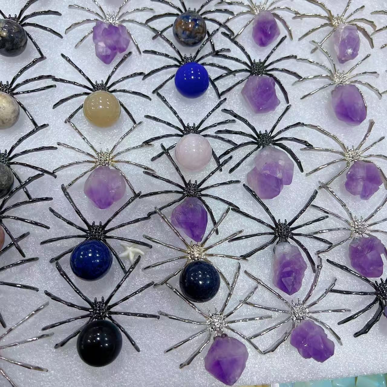 5Pc Natural mixed material Reiki Spider Crystal Quartz Healing Decor random