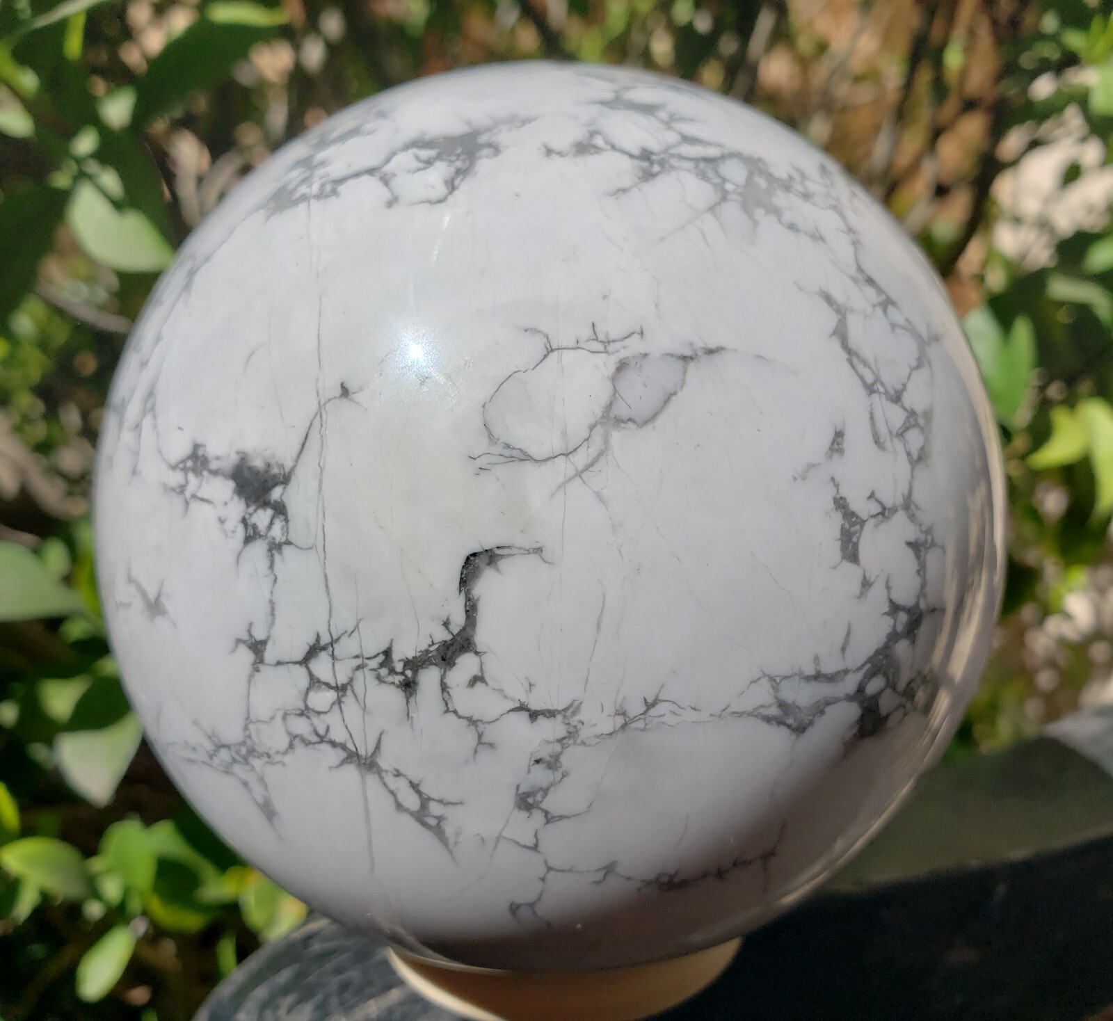 4.0″ Howlite Quartz Crystal Sphere Orb Ball Stone UV Fluorescence, 1812g