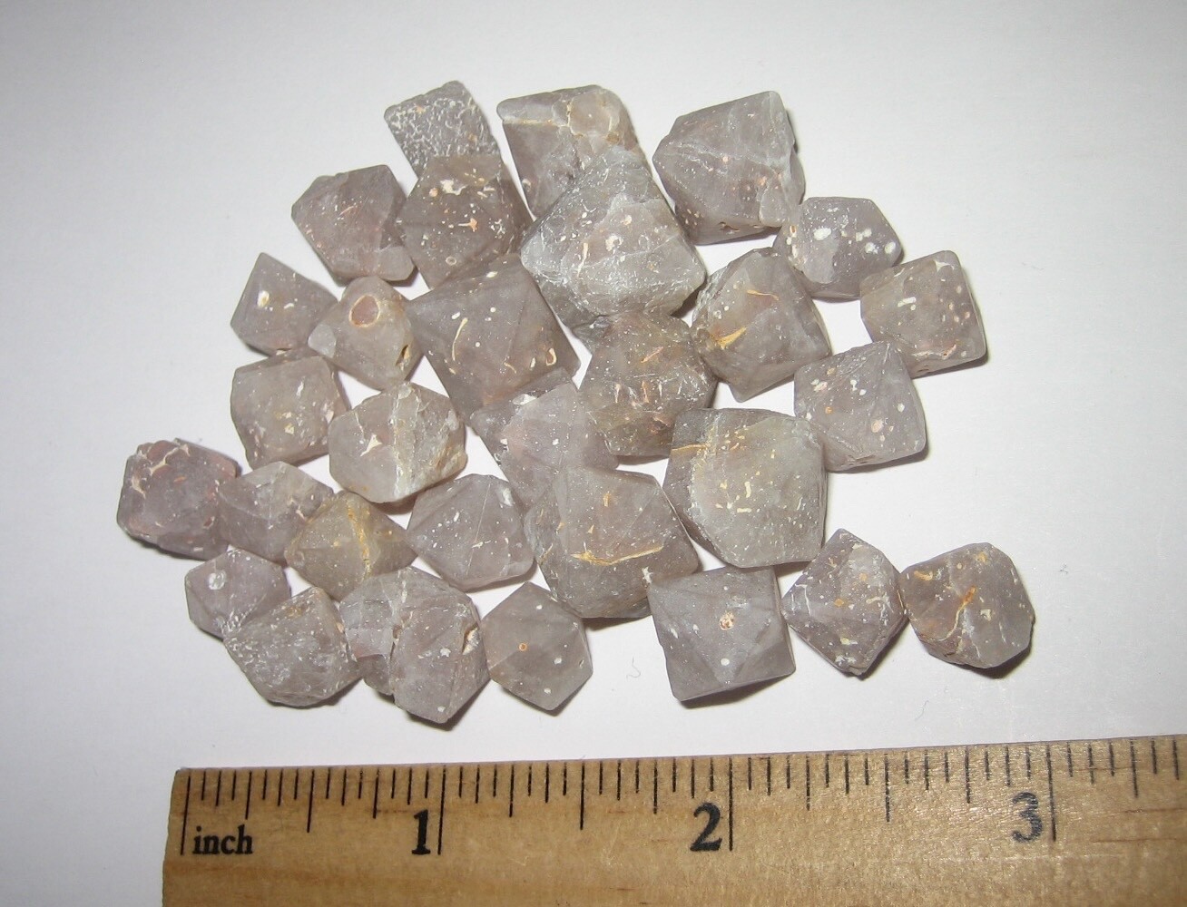 30 SMALL NATURAL ROUGH 0.2″- 0.5″ BETA QUARTZ CRYSTALS FROM INDONESIA ~ 52.6g *3