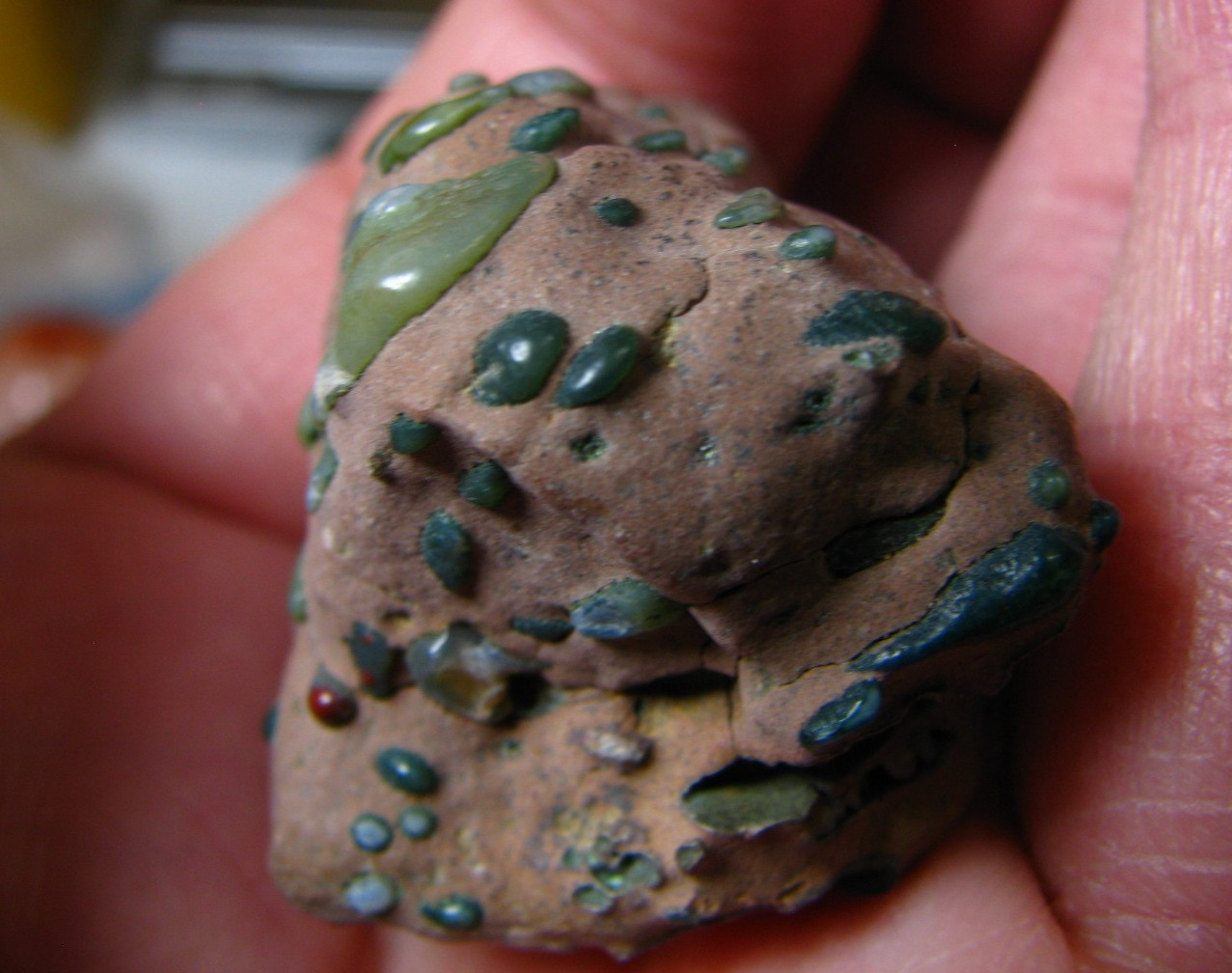 OVER 50 GREEN JADE PIECES IN BROWN MATRIX 46g 1.88×1.3×1.1in JIANGSU CHINA #216