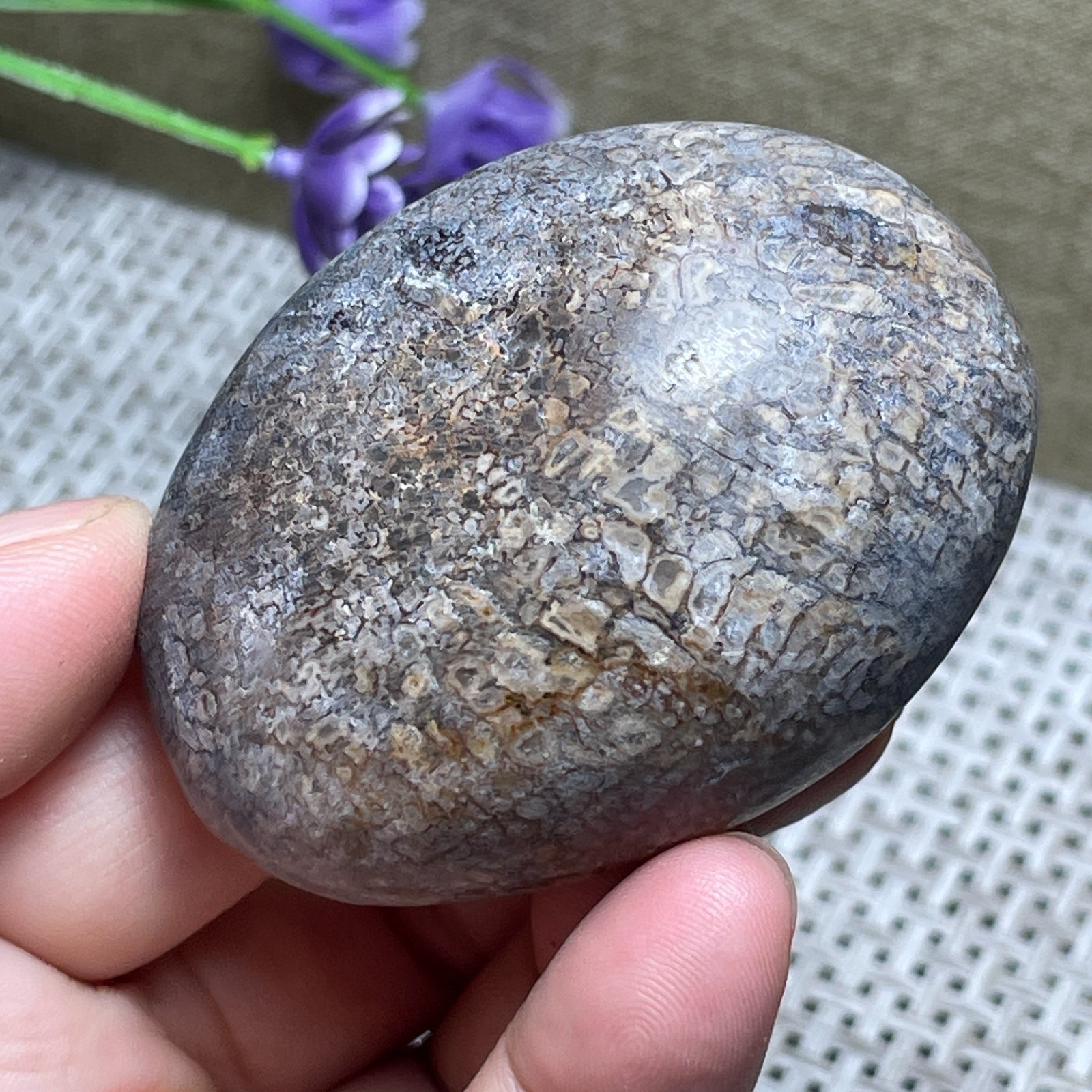 Awesome! beautiful stone home Decoration Madagascar collection 95g 58*42*27mm