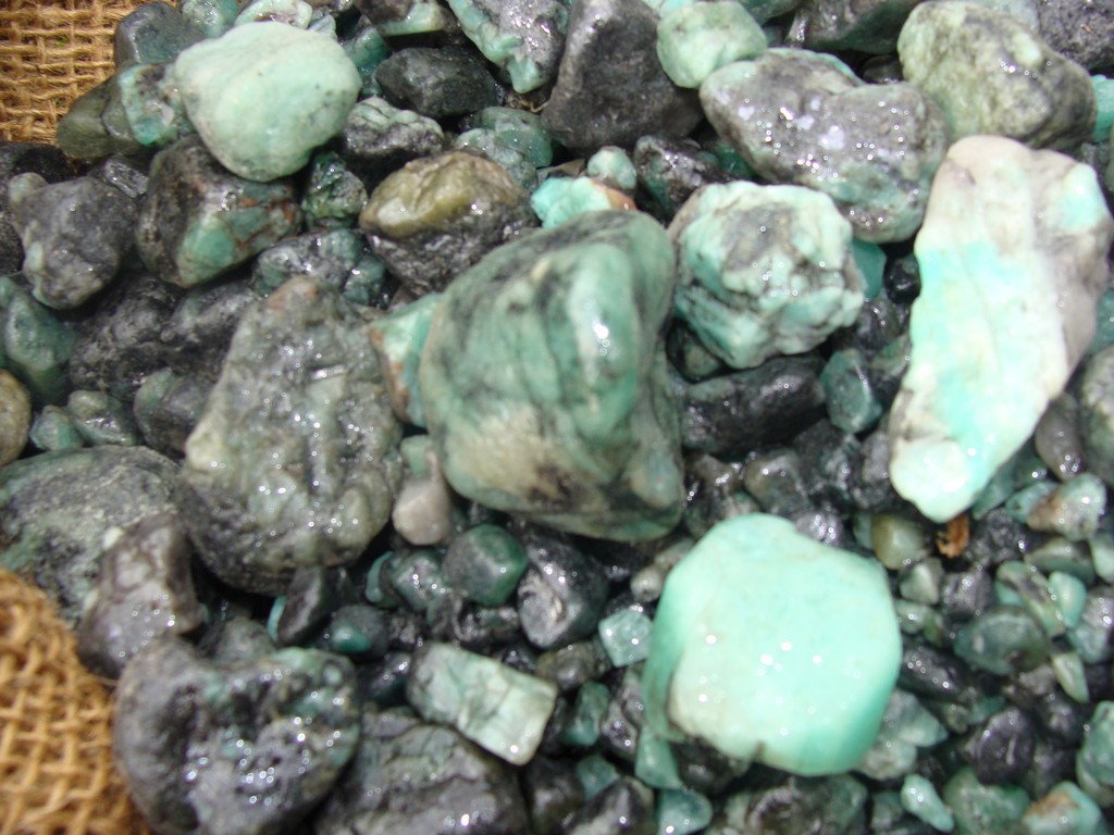 2000 Carat Lots of Unsearched Natural Emerald Rough + a FREE faceted Gemstone