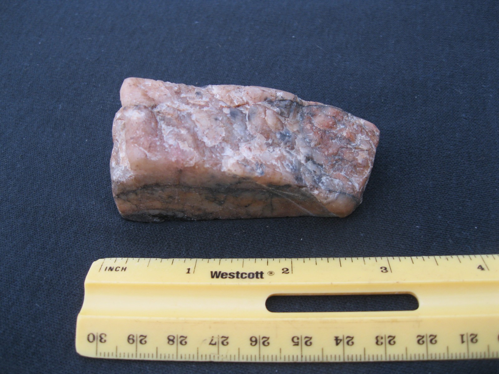 BUSTAMITE, Rare Crystal, mineral, from the Land of Oz. 3 x 1 1/4 x 1″ 4.1 oz